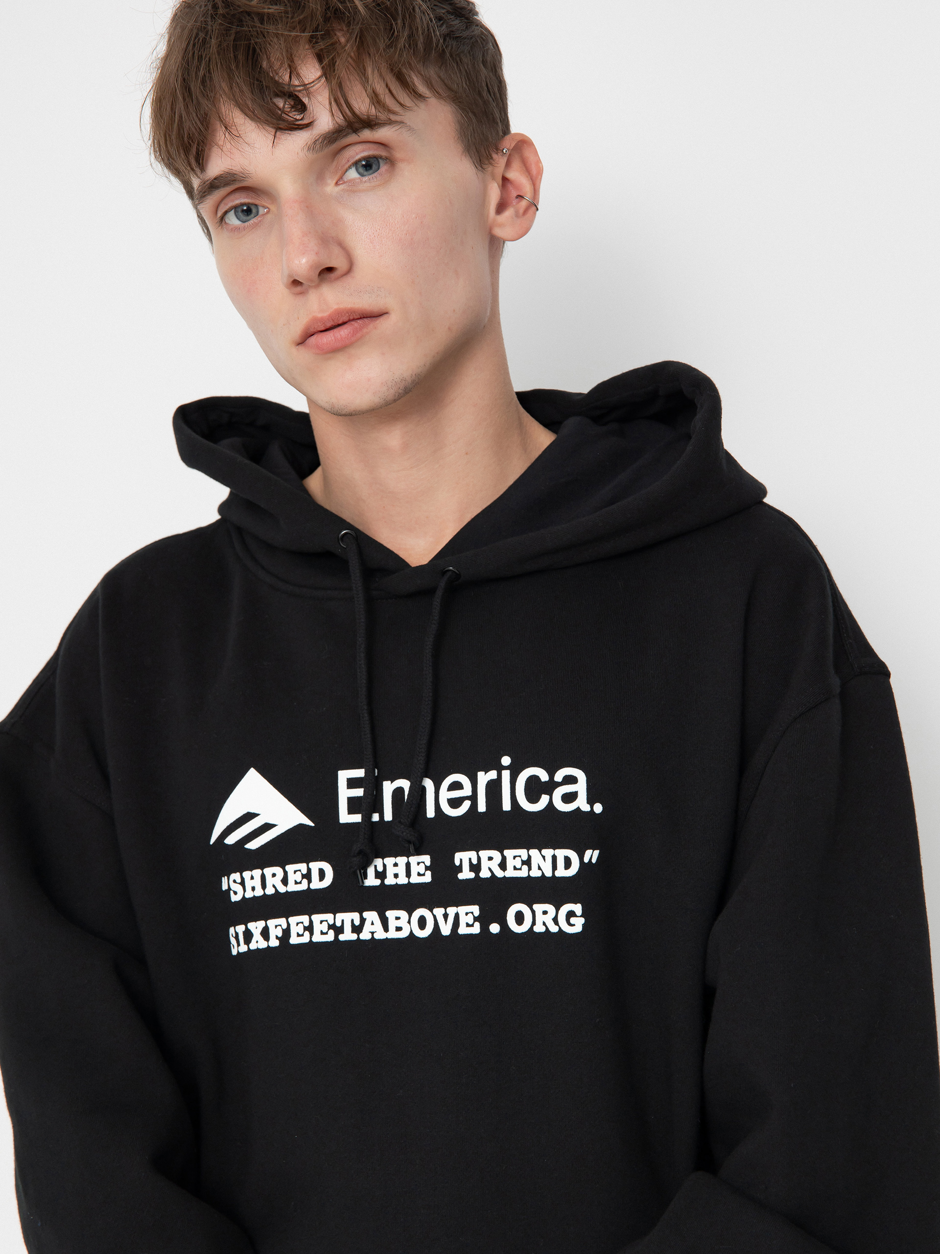 Суитшърт с качулка Emerica 6 Feet Above HD (black)