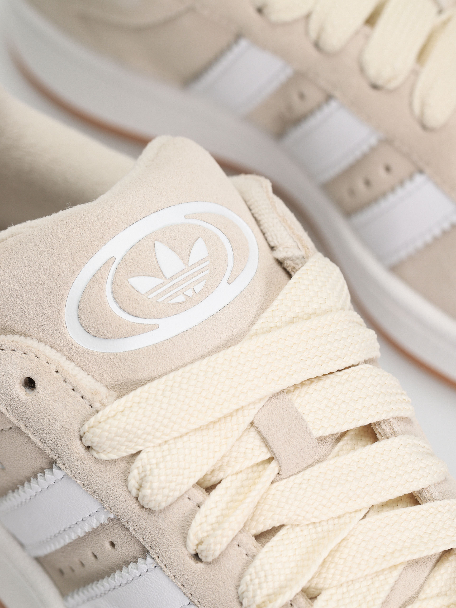 Обувки adidas Campus 00s (wonwhi/ftwwht/gum2)