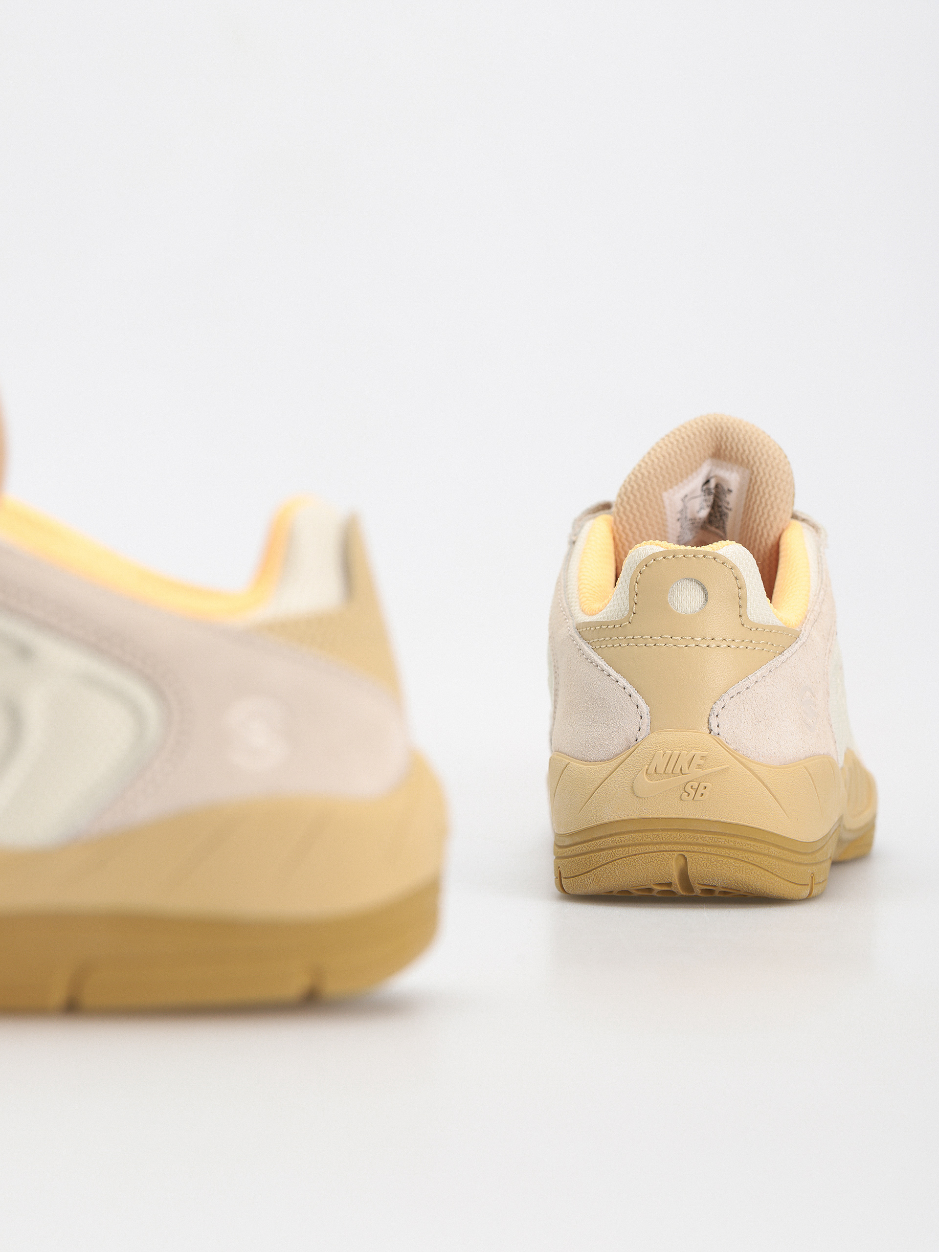 Обувки Nike SB Vertebrae Te (coconut milk/jade ice sesame flt gold)