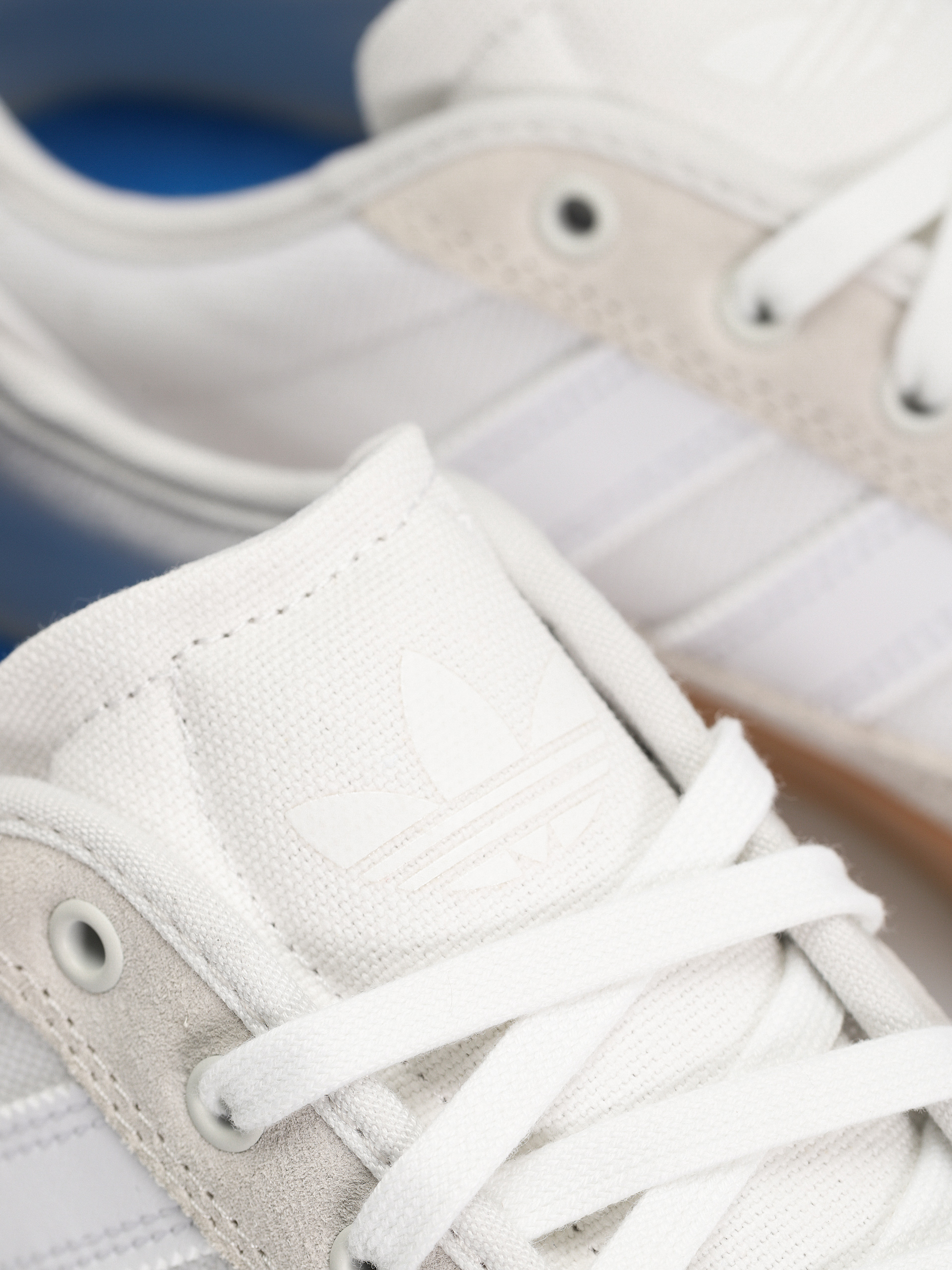 Обувки adidas Court TNS Premiere (crywht/ftwwht/gum3)