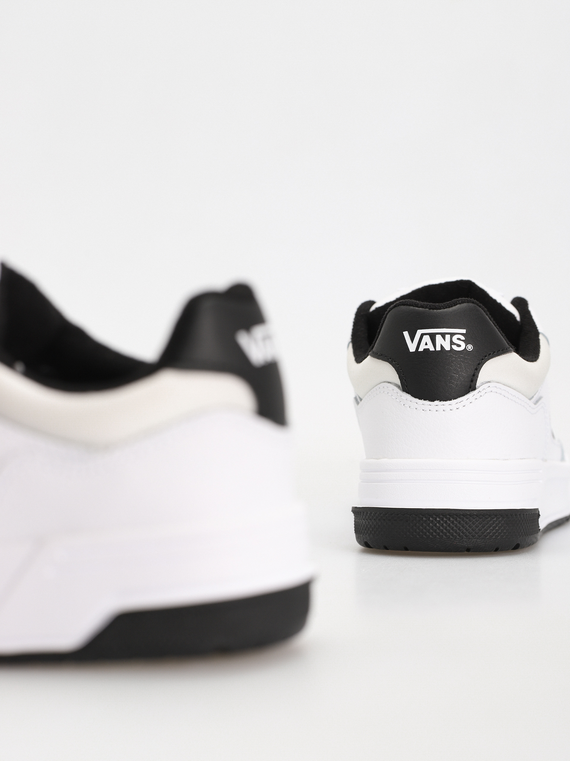 Обувки Vans Upland (white/black)