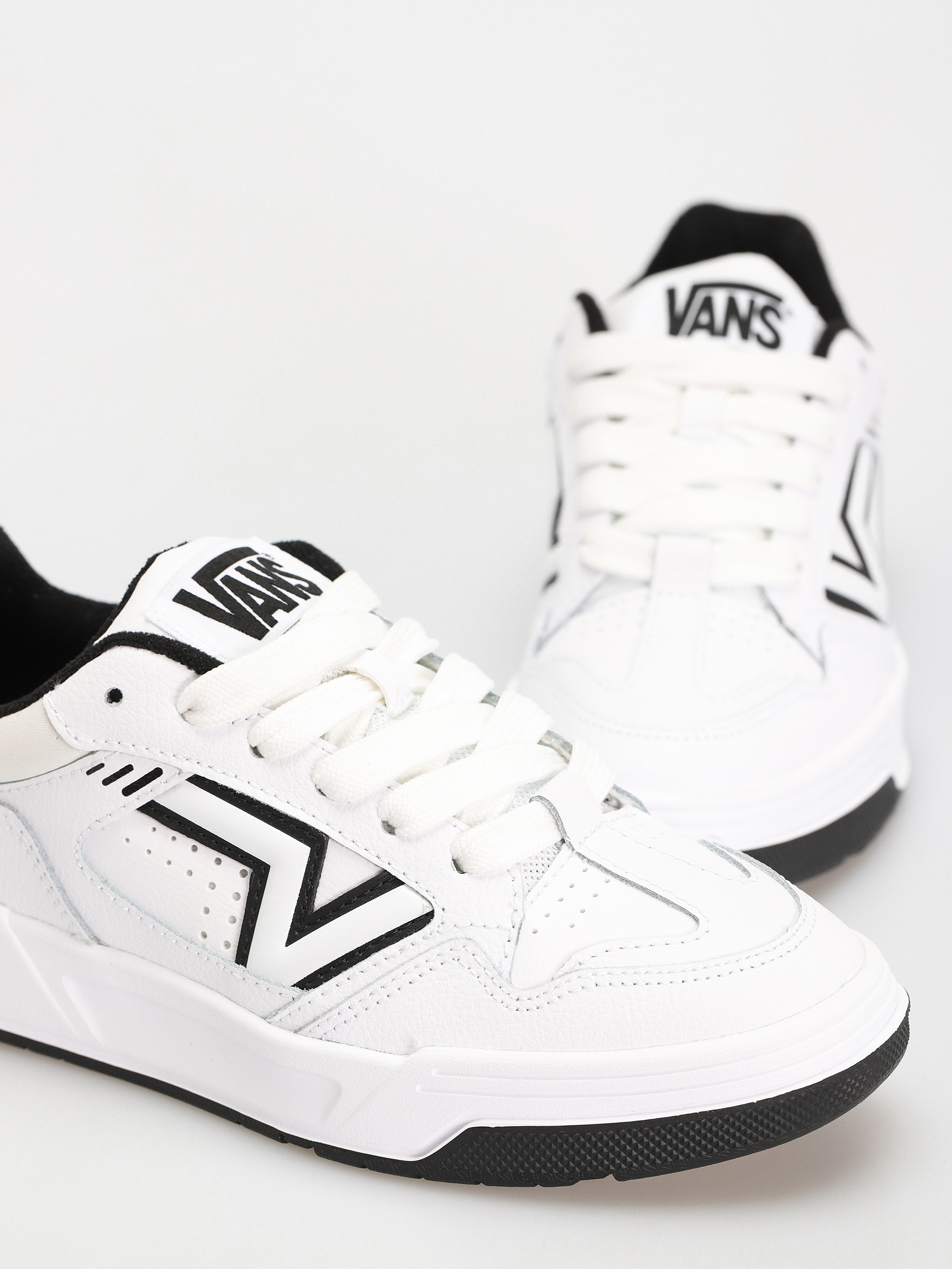 Обувки Vans Upland (white/black)