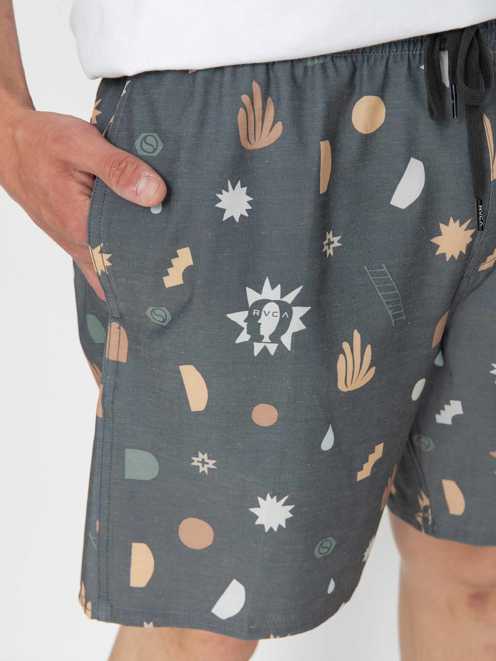 Плажни къси панталони RVCA Atlas Elastic (pirate black)