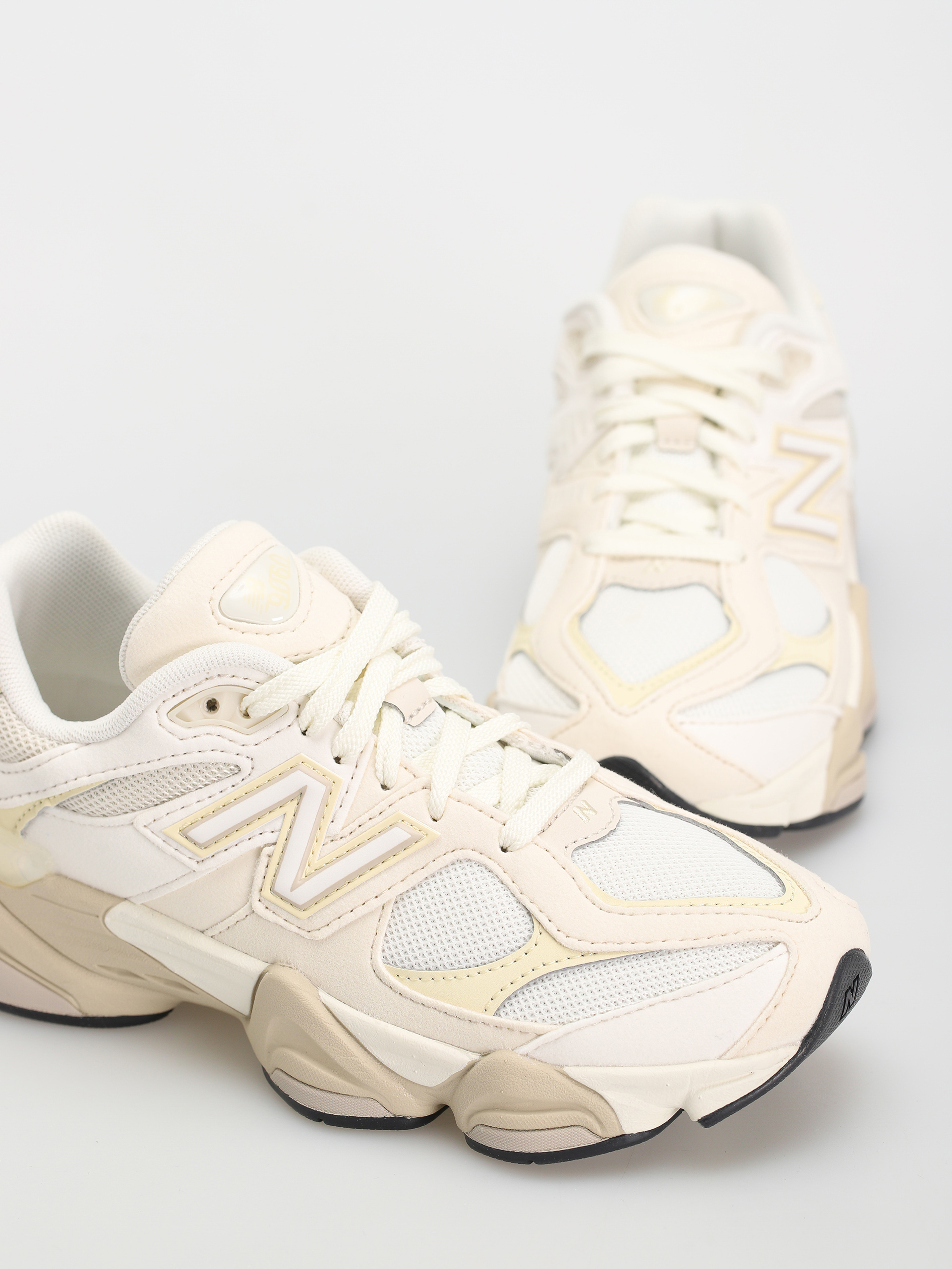 Обувки New Balance 9060 JR (sea salt)