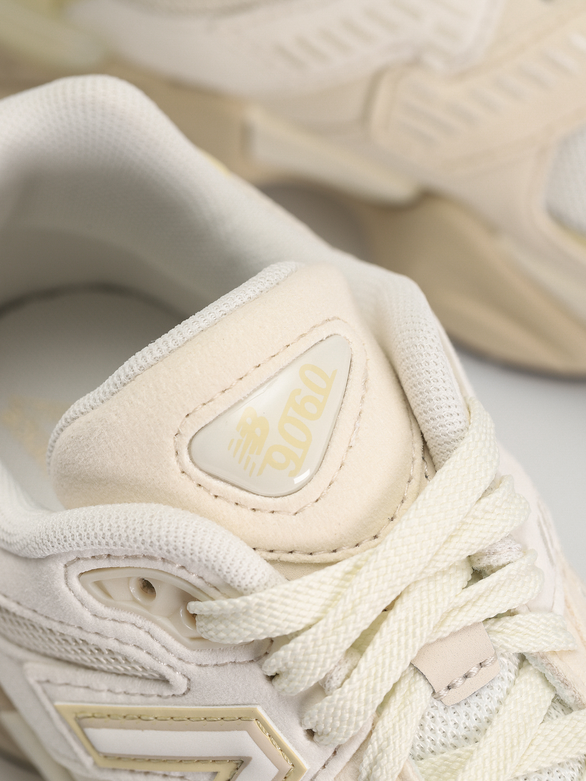 Обувки New Balance 9060 JR (sea salt)