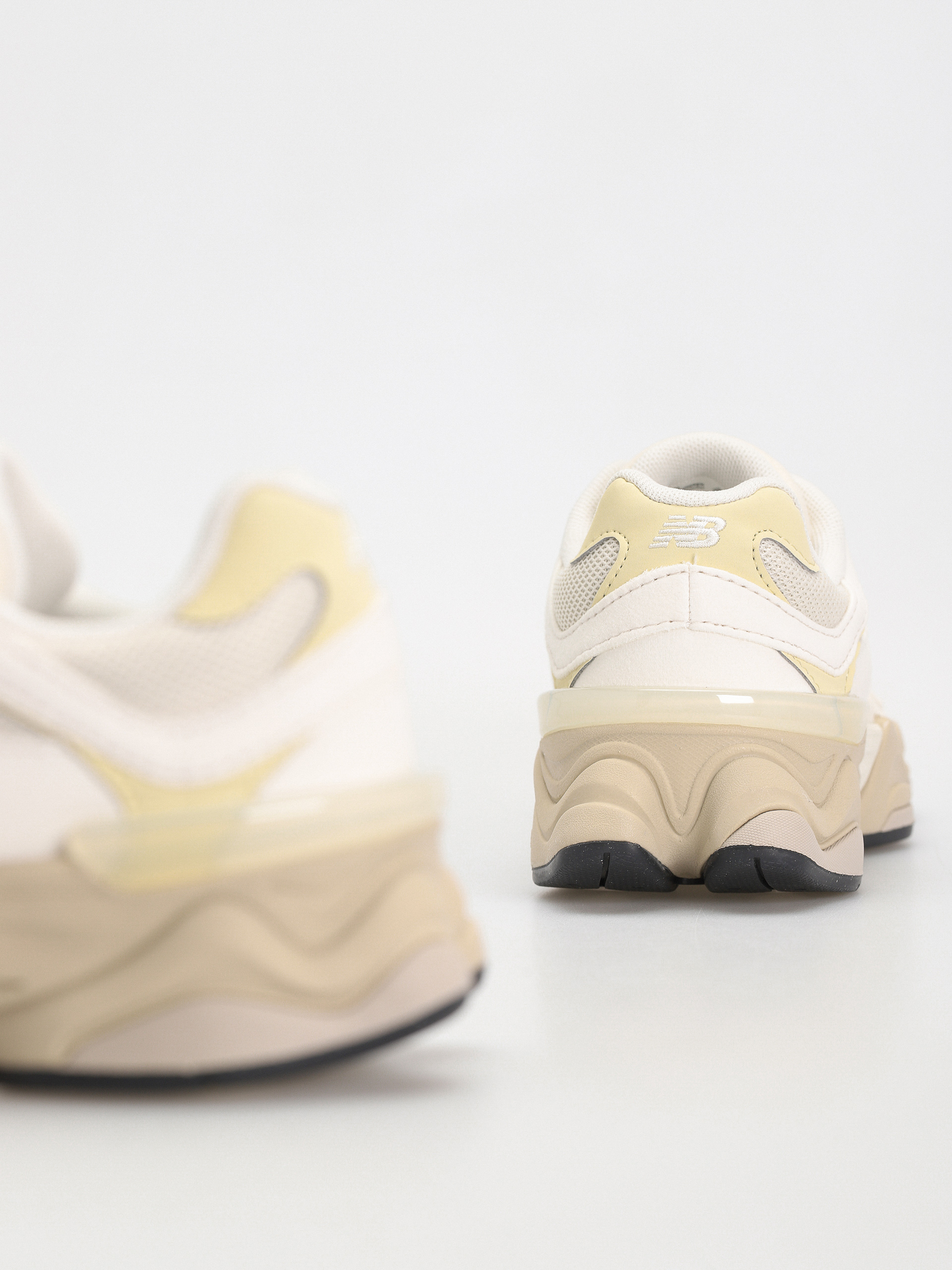 Обувки New Balance 9060 JR (sea salt)