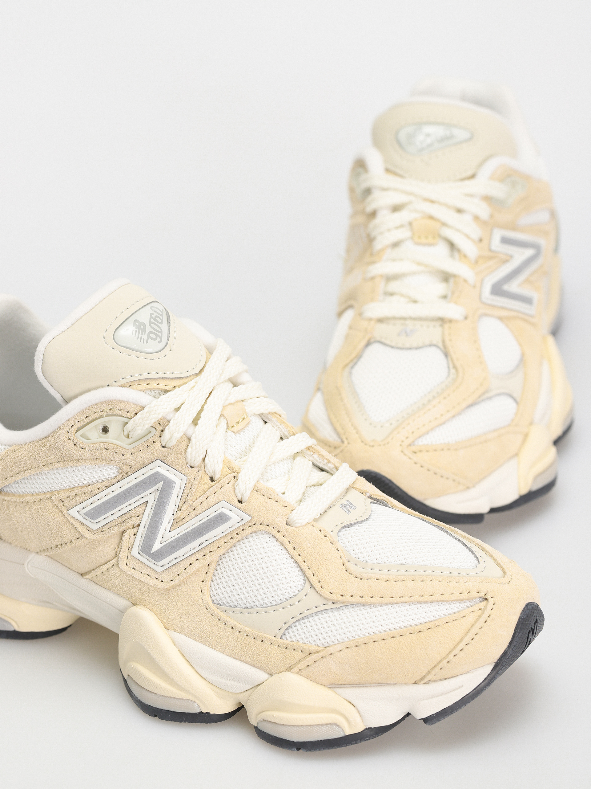 Обувки New Balance 9060 (calcium)