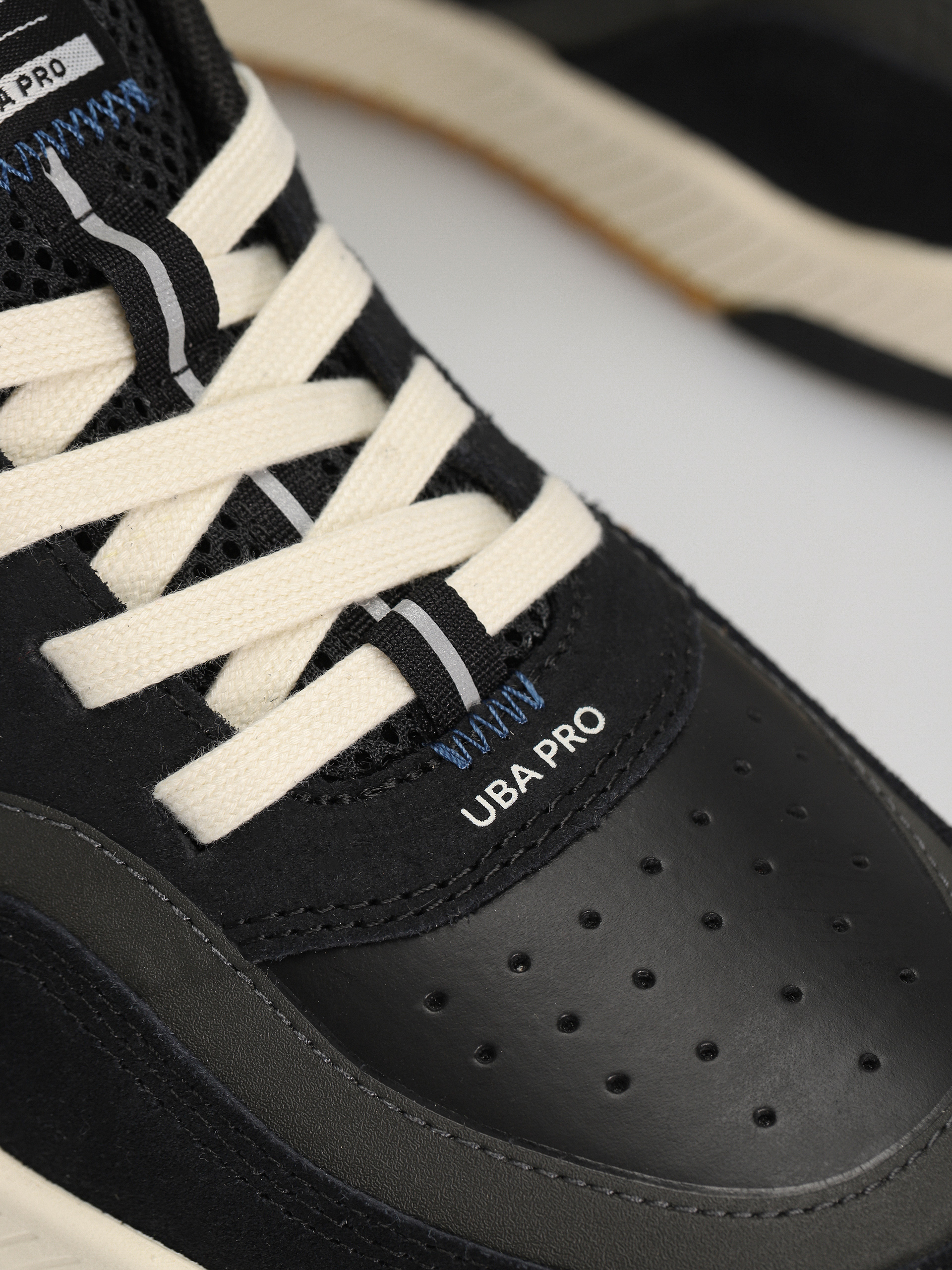 Обувки Cariuma UBA PRO (black/red & ivory)