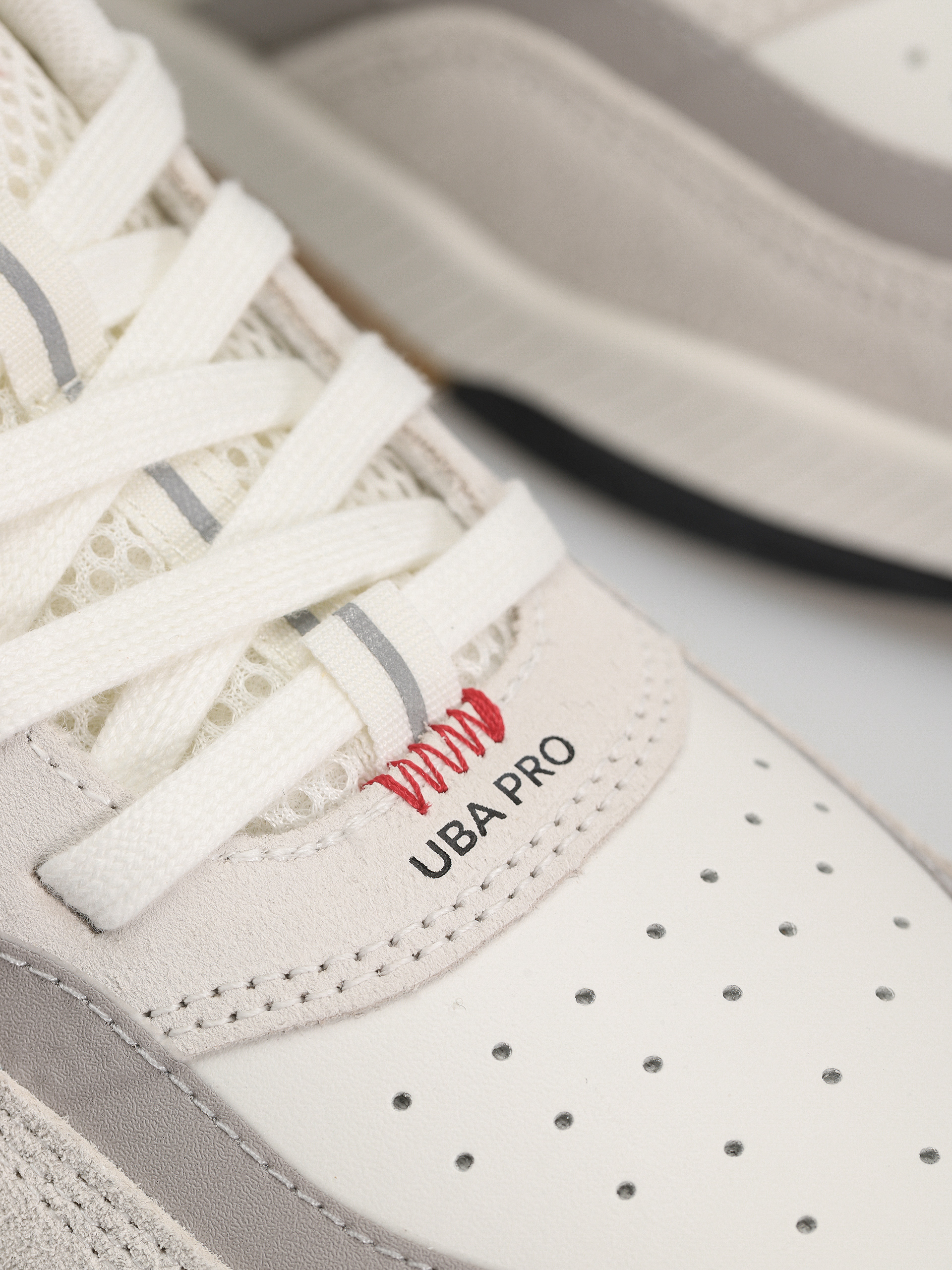 Обувки Cariuma UBA PRO (smoke white/red & black)