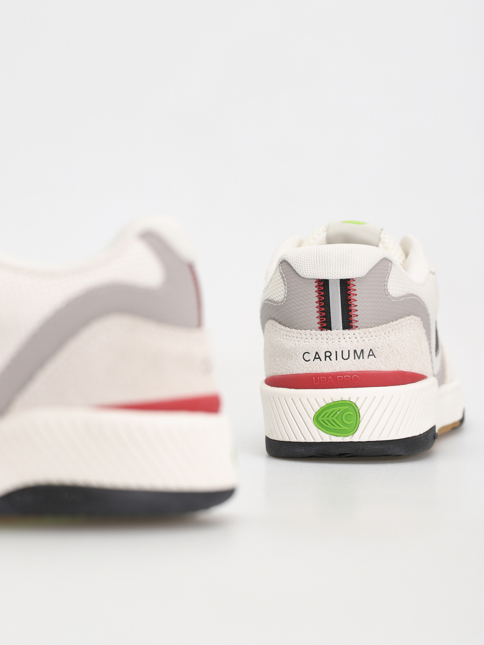 Обувки Cariuma UBA PRO (smoke white/red & black)
