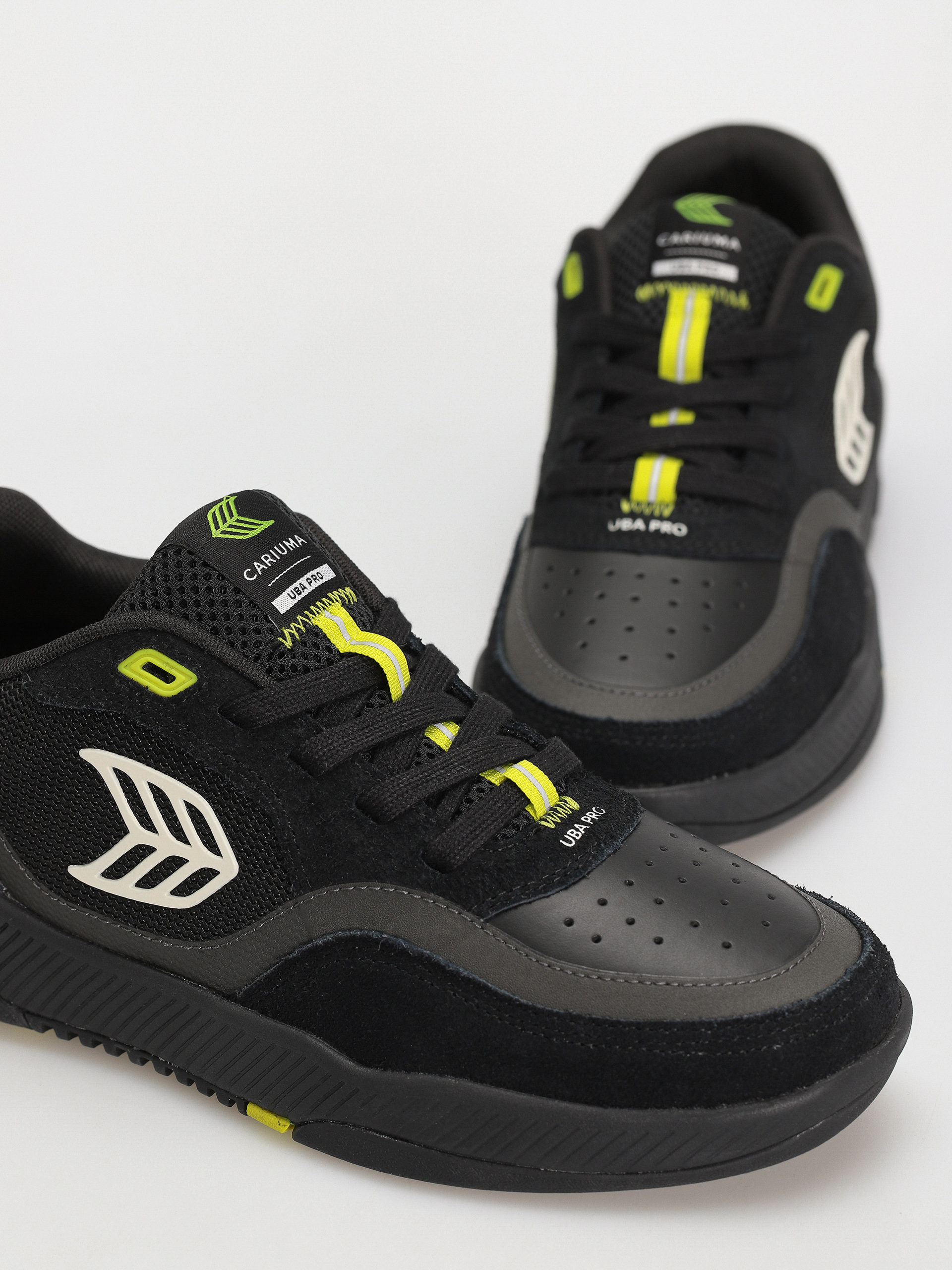 Обувки Cariuma UBA PRO (all black/green & off white)