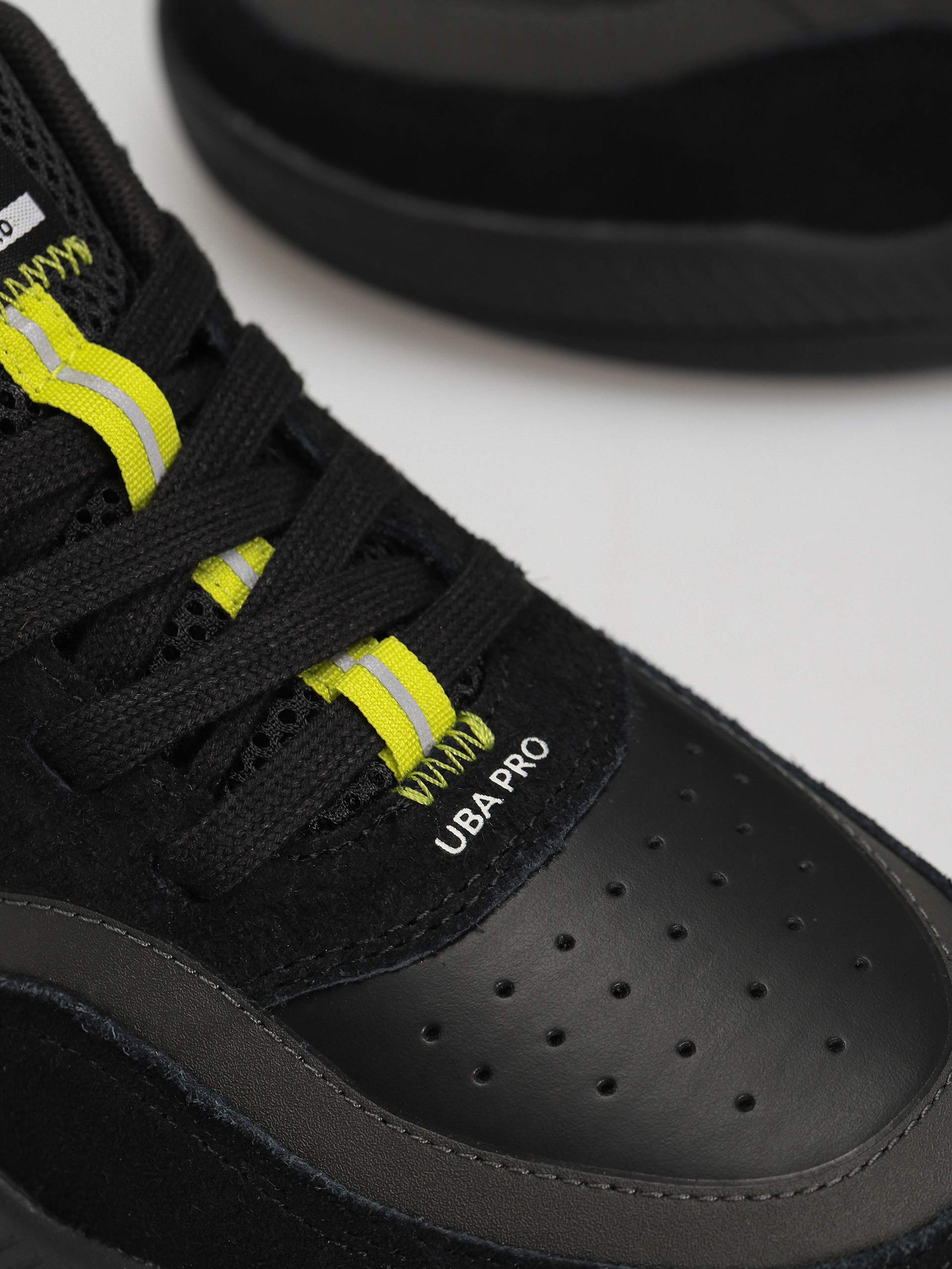 Обувки Cariuma UBA PRO (all black/green & off white)