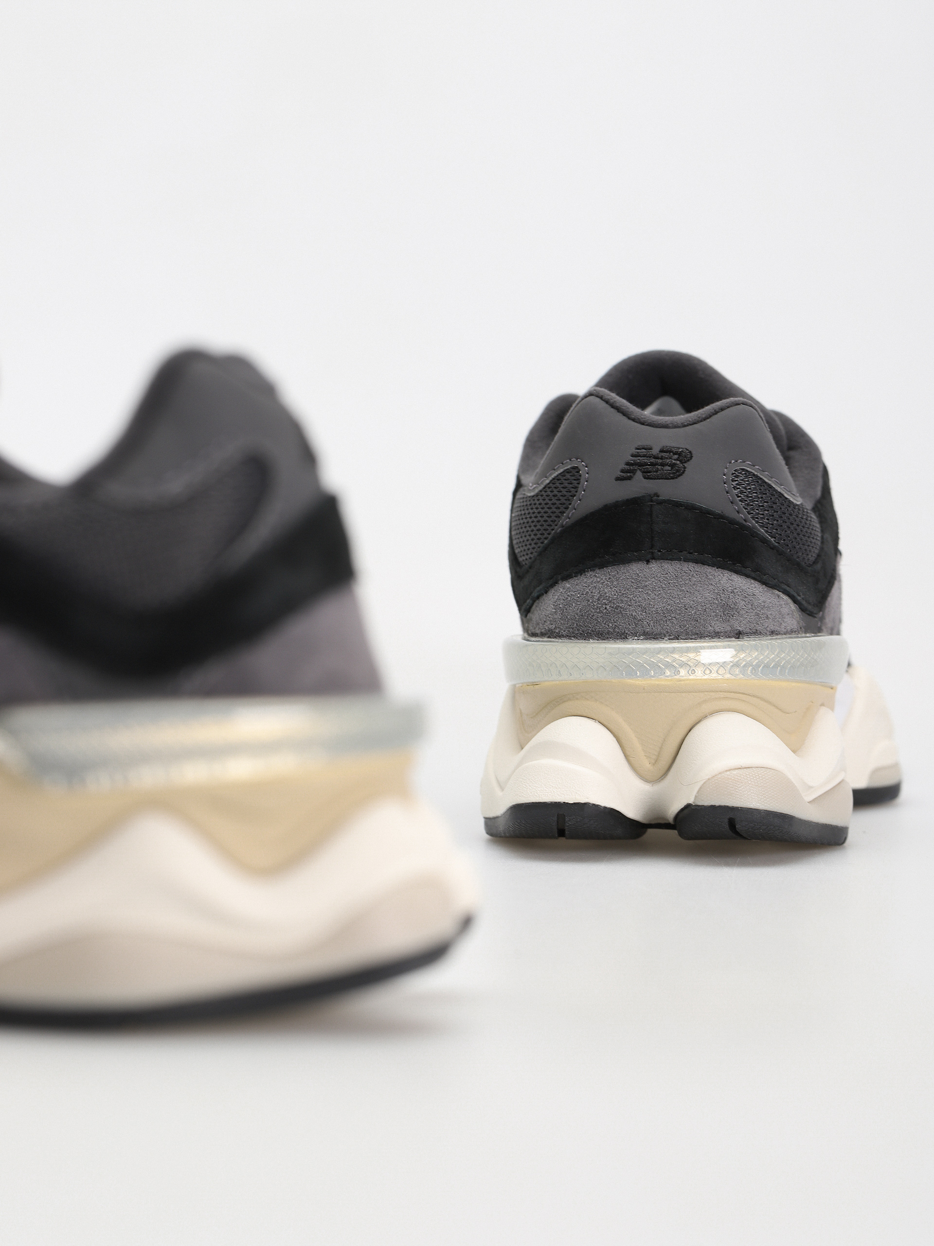 Обувки New Balance 9060 (black)