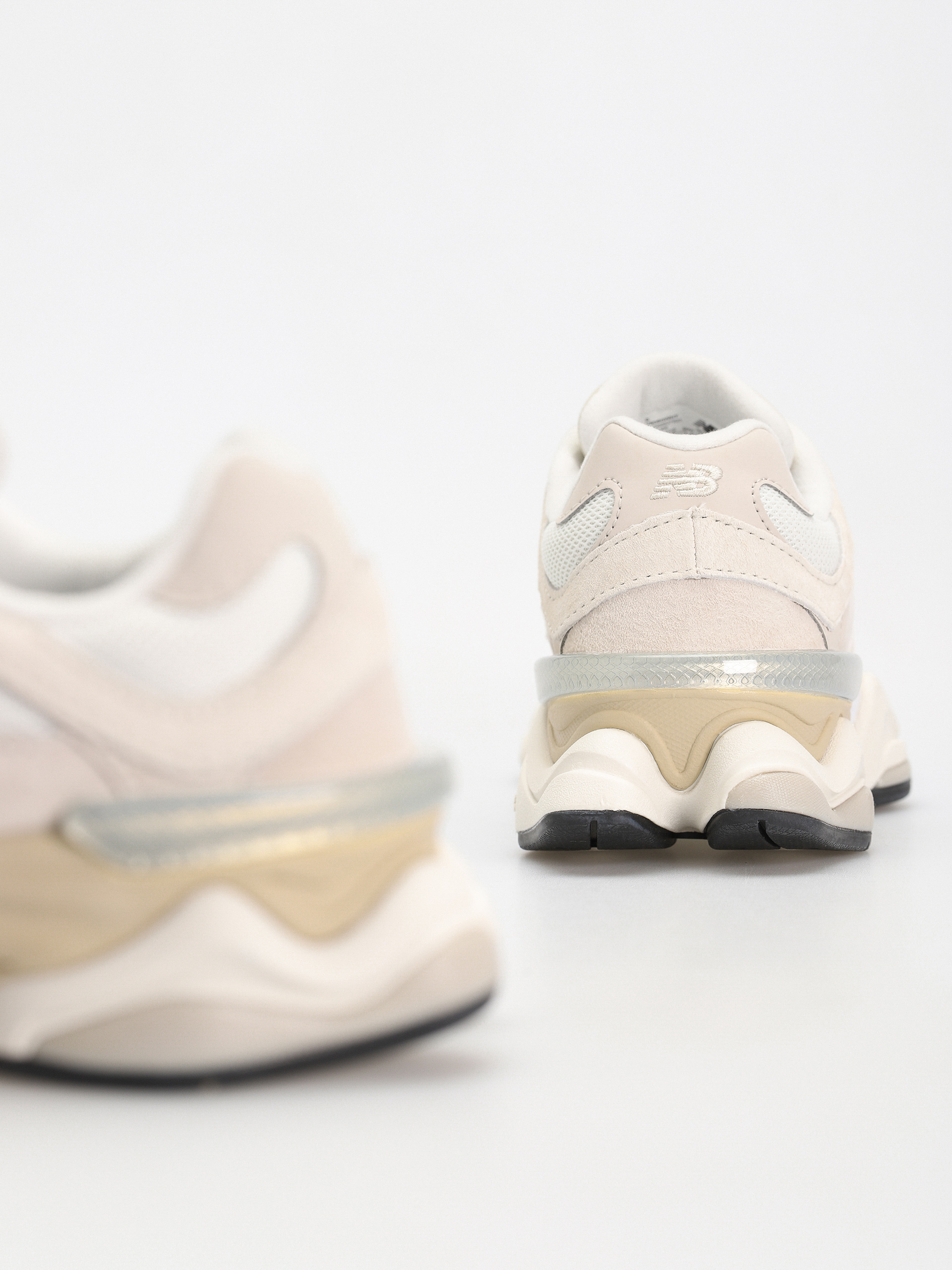 Обувки New Balance 9060 (sea salt moonbeam)