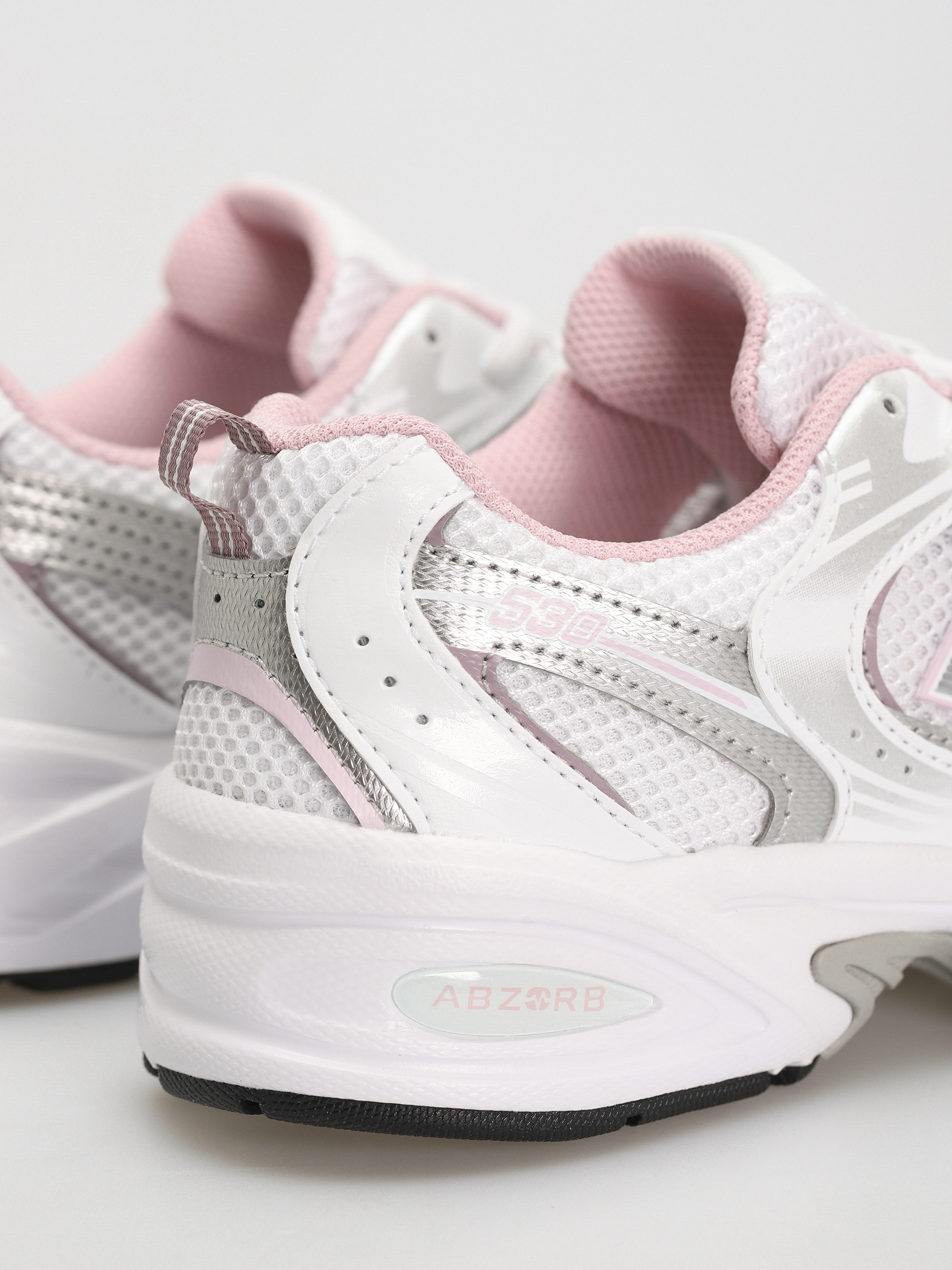 Обувки New Balance 530 JR (white silver pink)