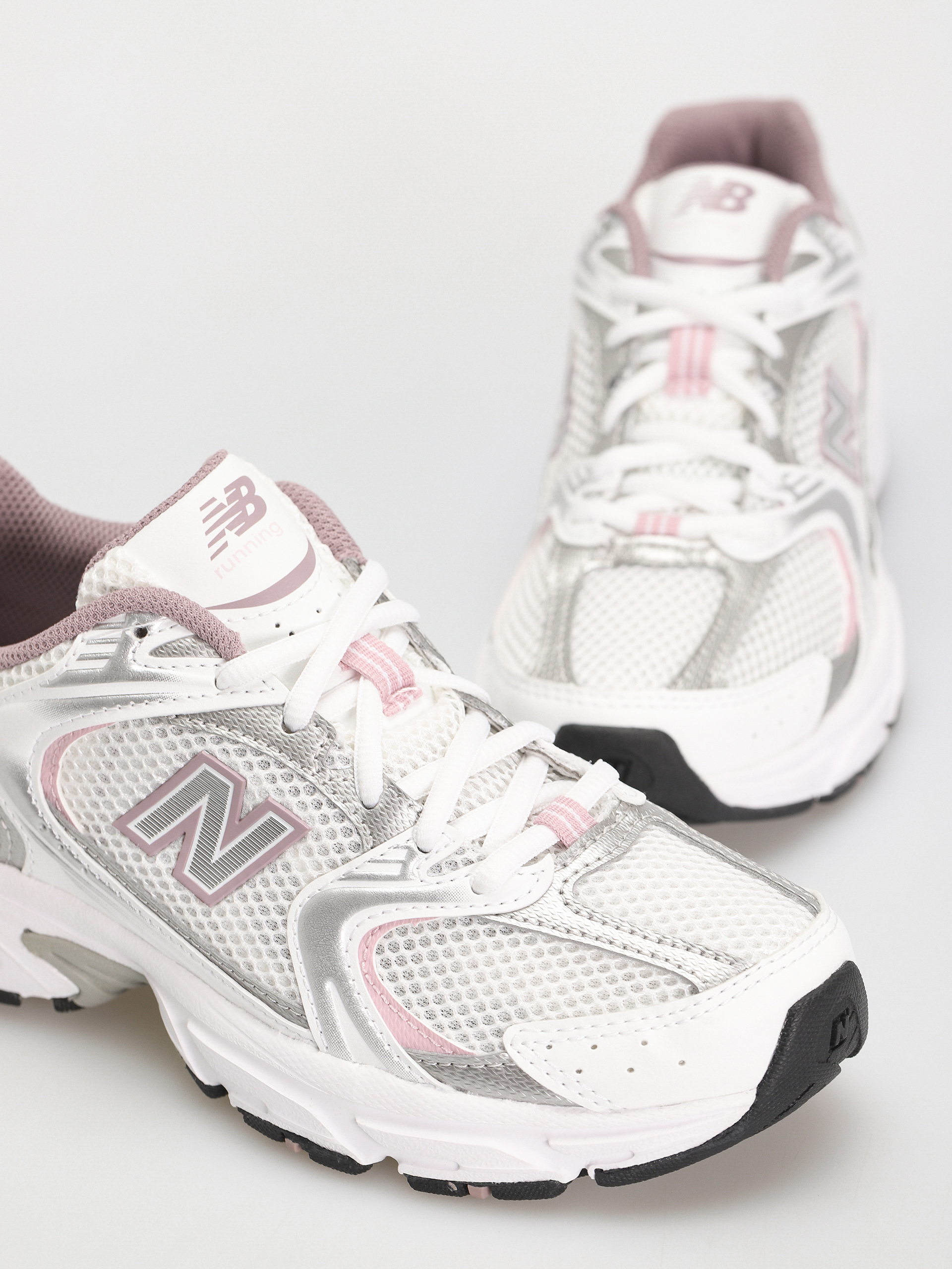 Обувки New Balance 530 (white silver pink)