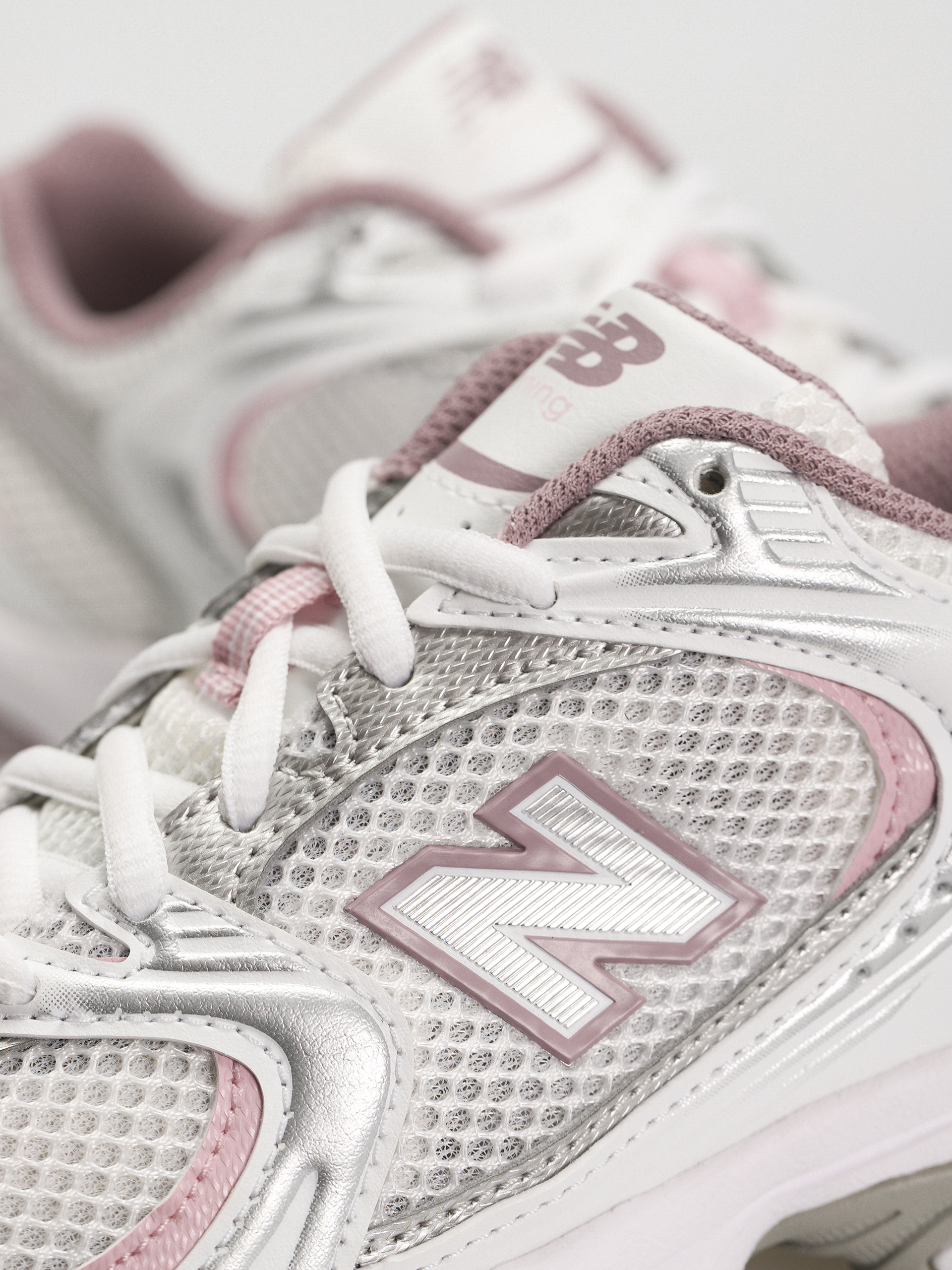 Обувки New Balance 530 (white silver pink)