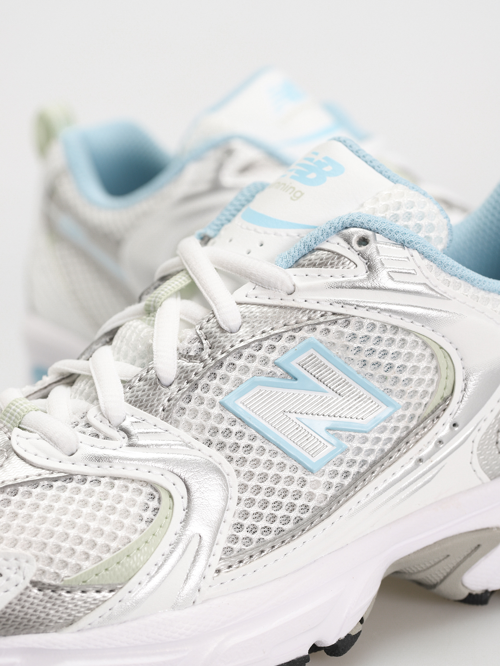 Обувки New Balance 530 (white silver navy)