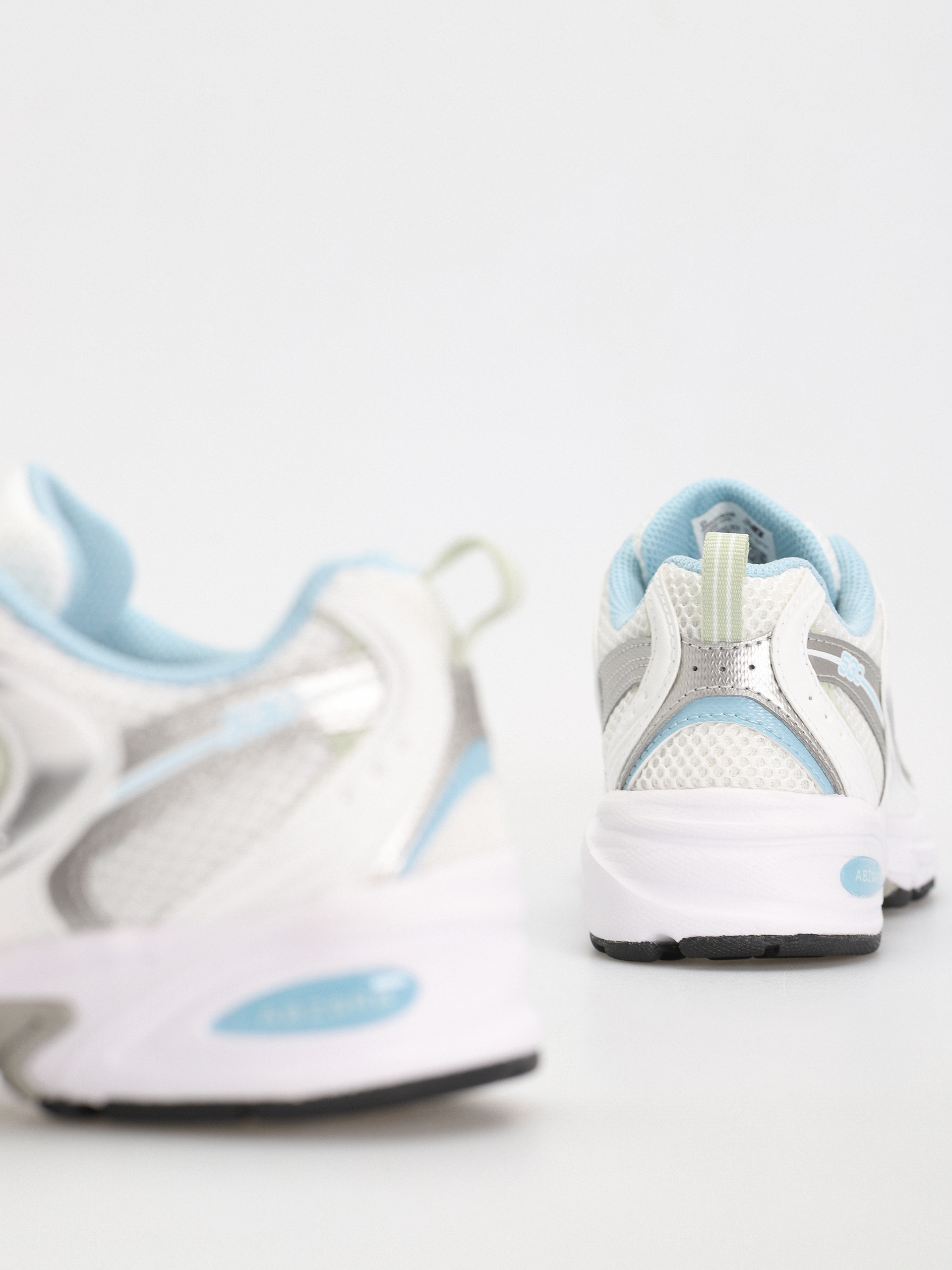 Обувки New Balance 530 (white silver navy)