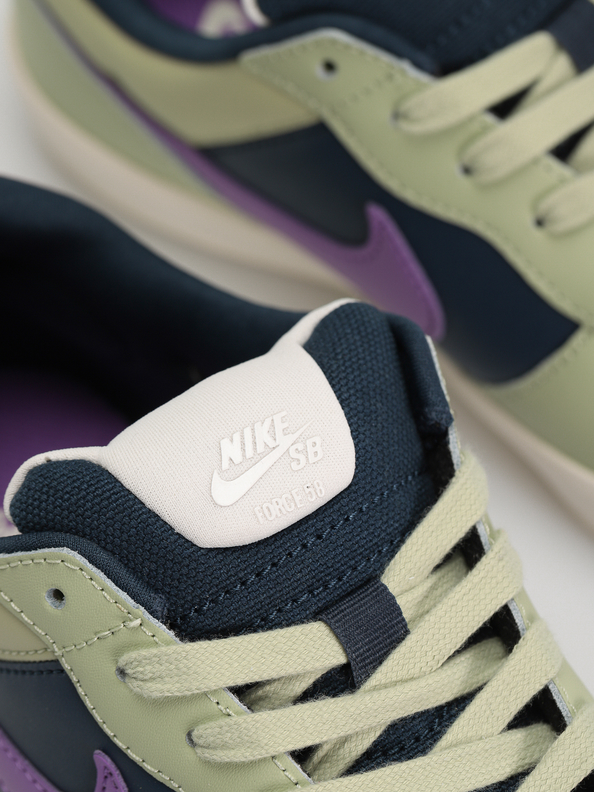 Обувки Nike SB Force 58 Premium (olive aura/black raspberry armory navy)