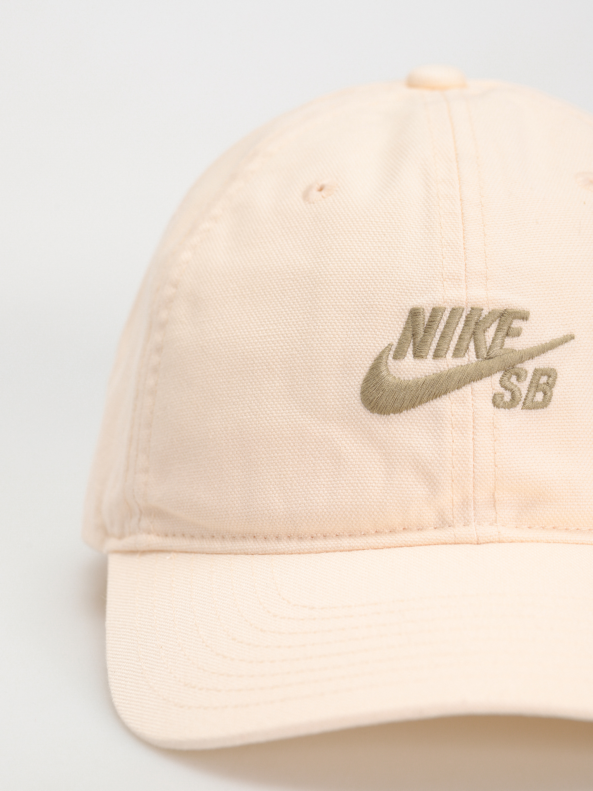 Шапка с козирка Nike SB Club (guava ice/neutral olive)