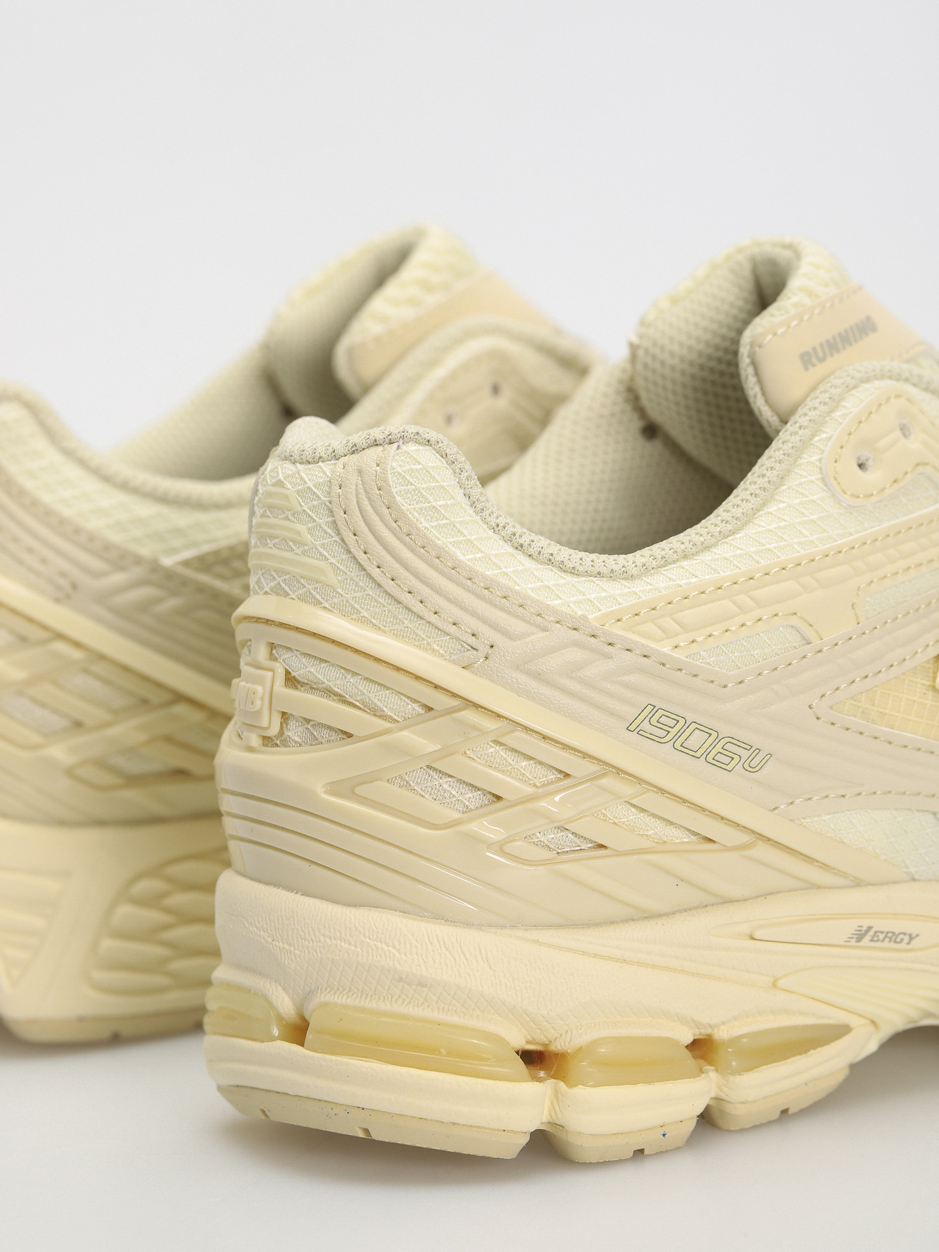 Обувки New Balance 1906 (beige)