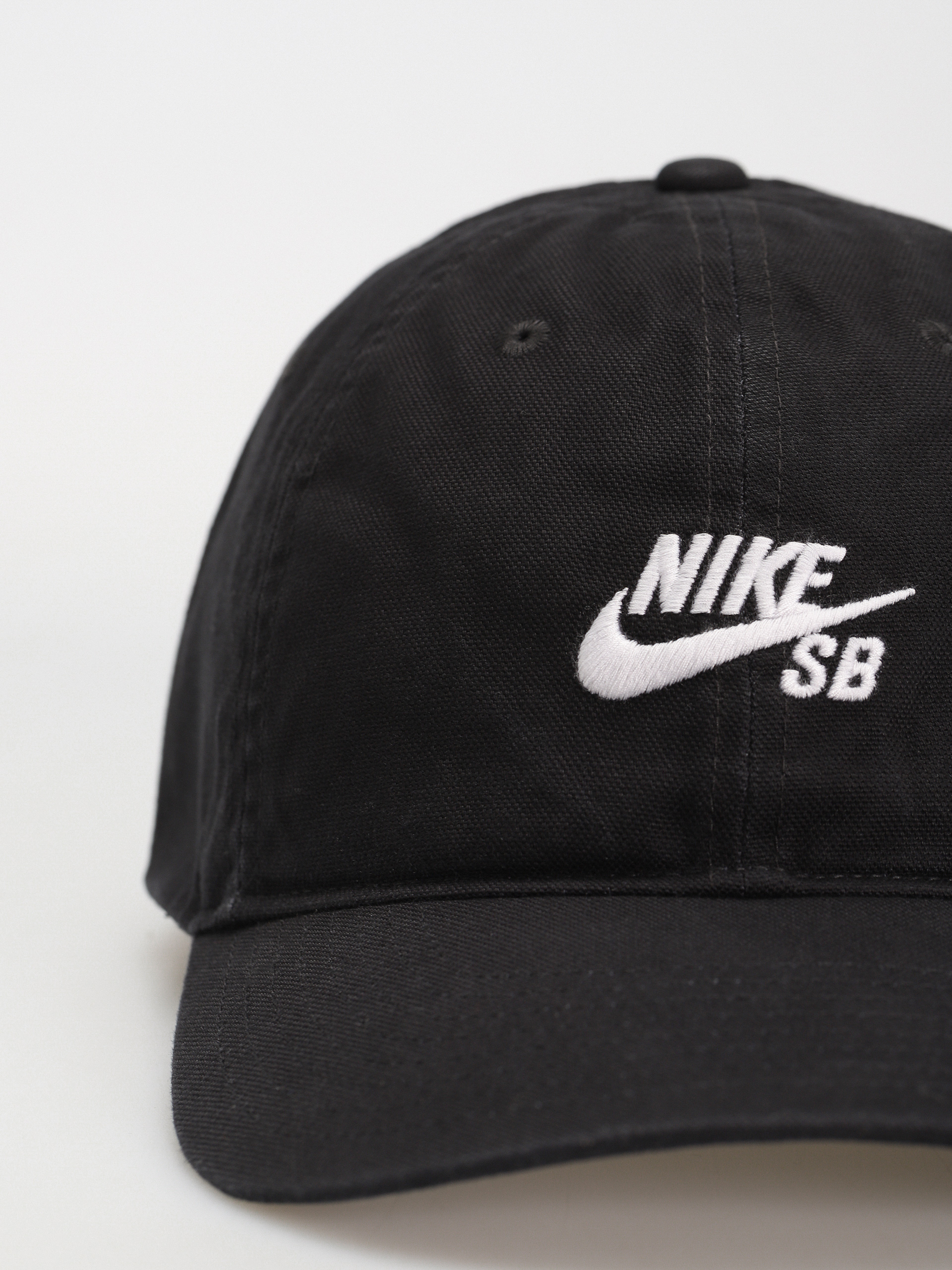 Шапка с козирка Nike SB Club (black/white)