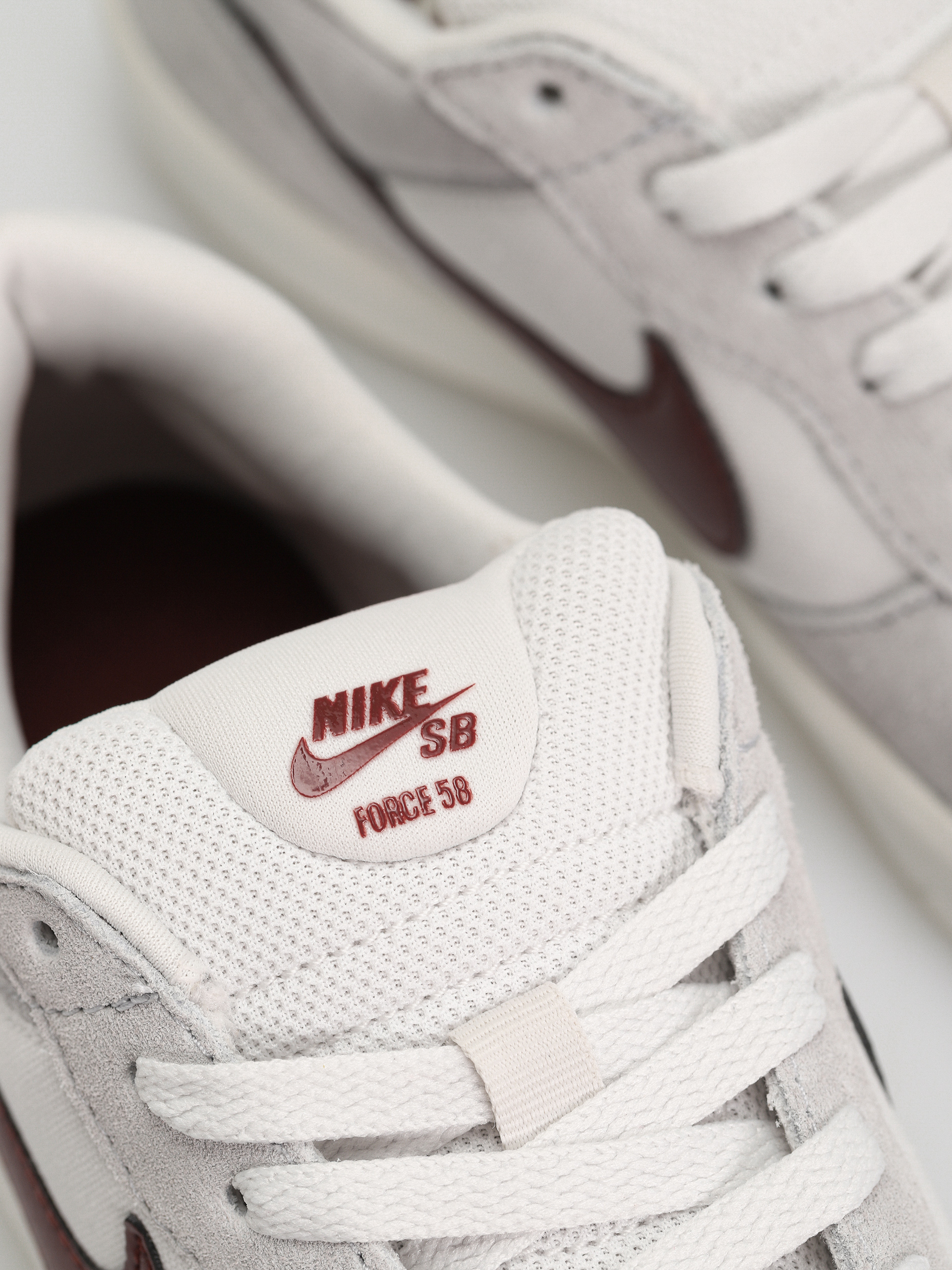 Обувки Nike SB Force 58 (platinum tint/dark team red wolf grey)
