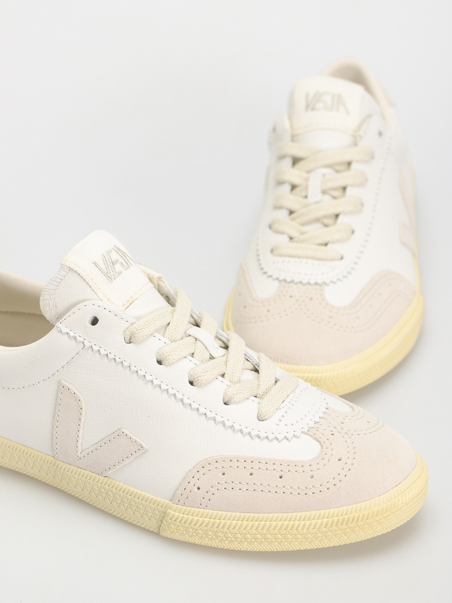 Обувки Veja Volley Wmn (white natural)