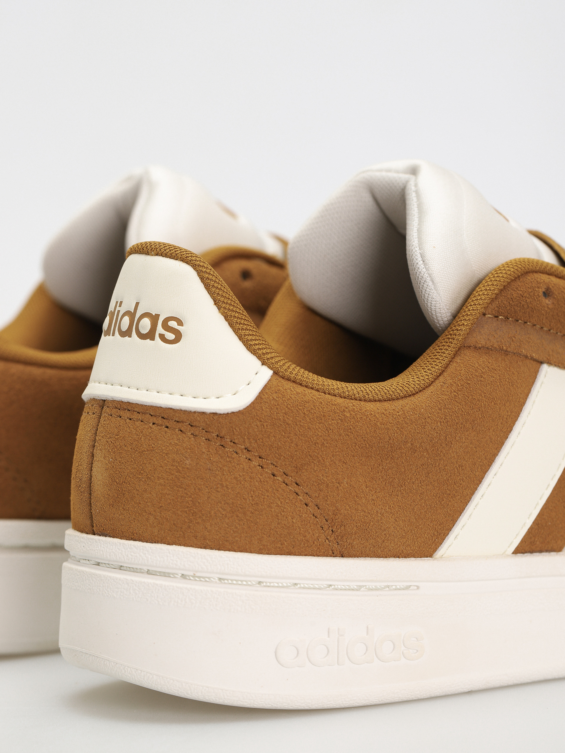 Обувки adidas Grand Court Alpha 0 (brostr/owhite/owhite)