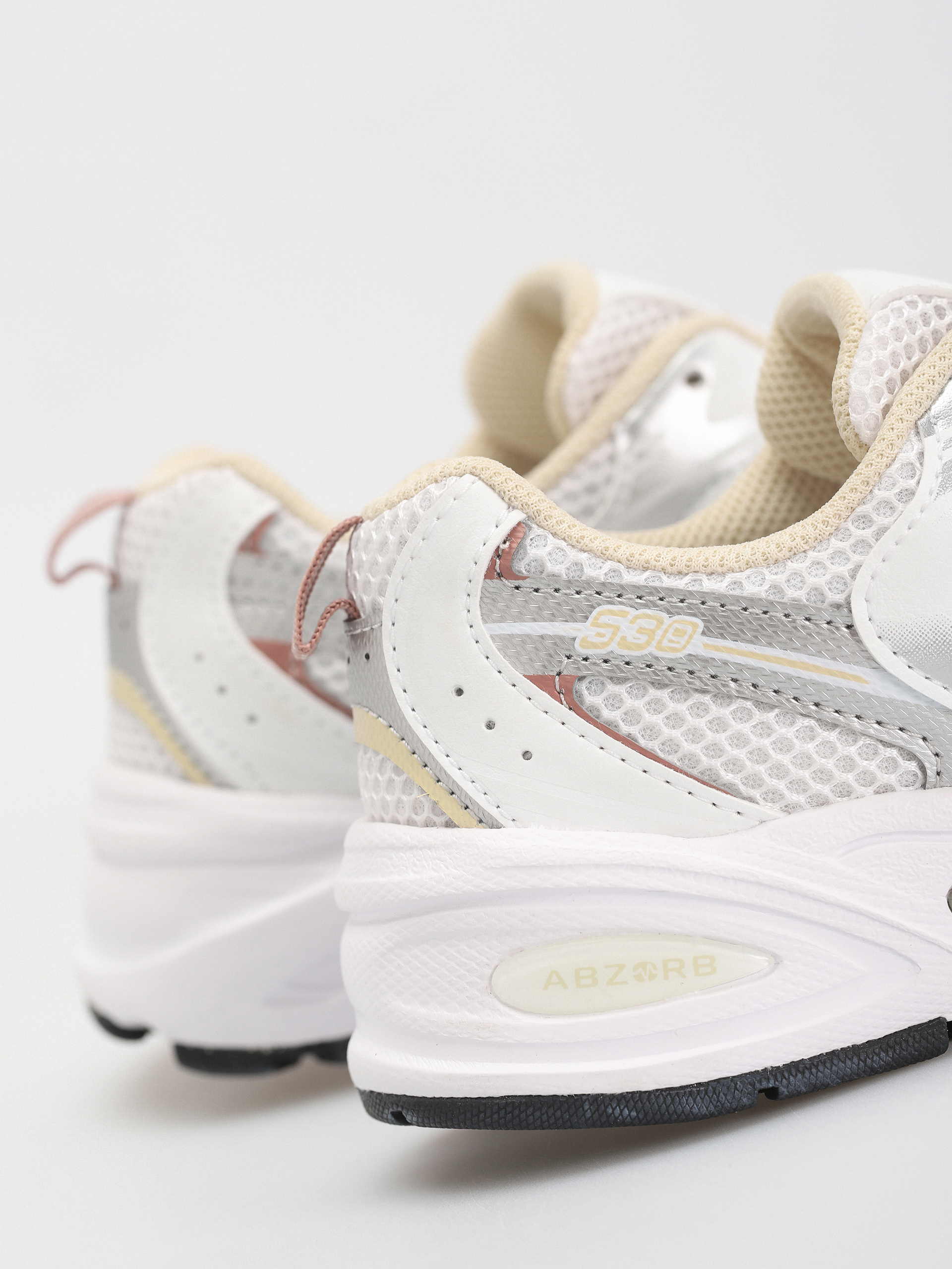 Обувки New Balance 530 JR (white silver beige)