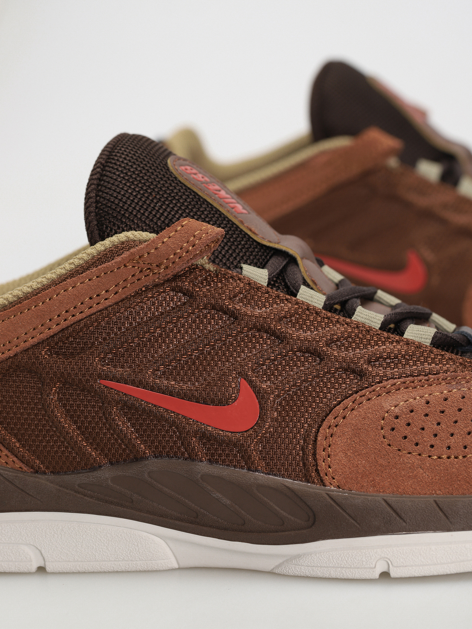 Обувки Nike SB Vertebrae (cacao  wow/dragon red lt british tan)