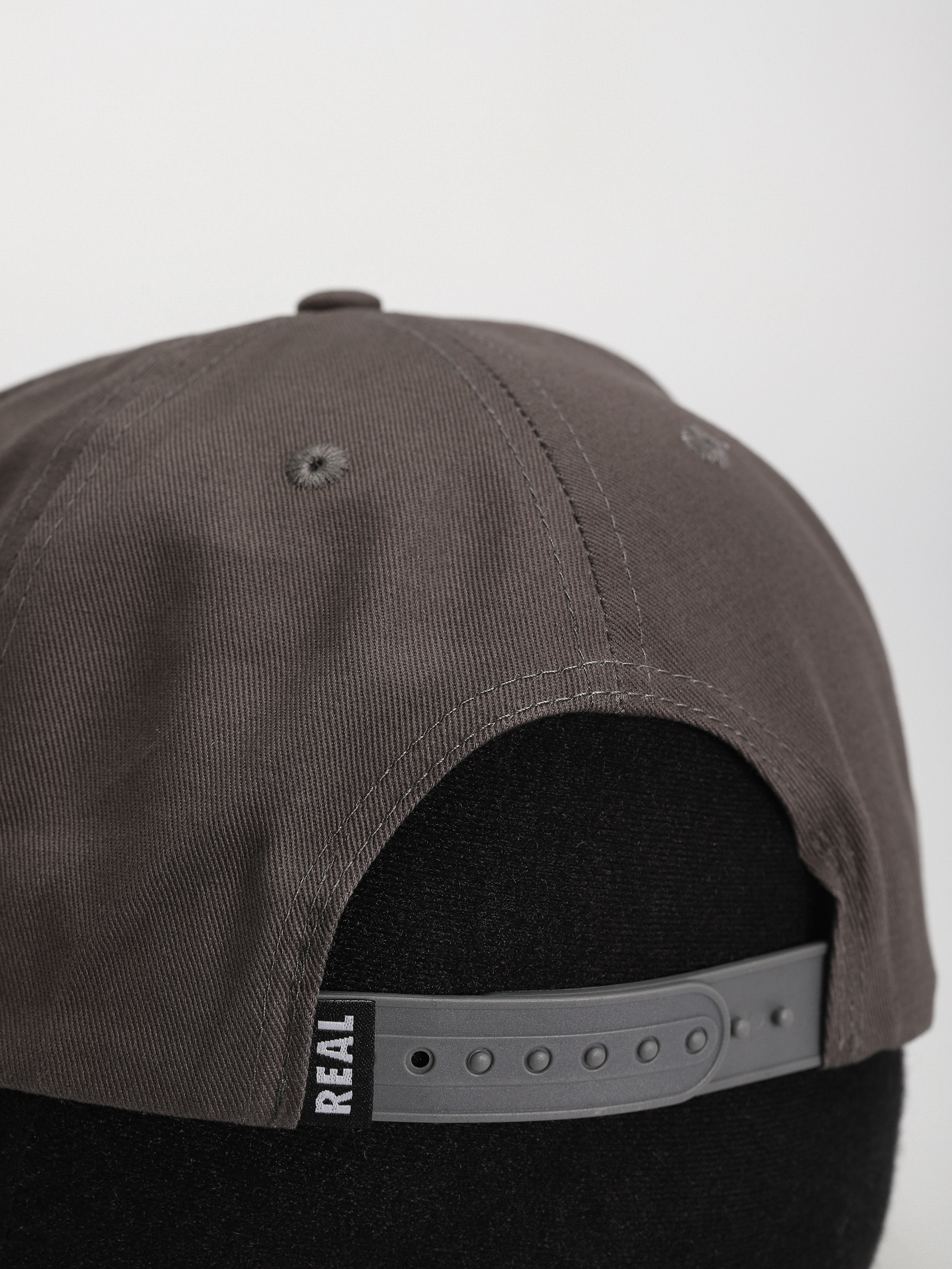 Шапка с козирка Real Oval Emb Snap (charcoal)