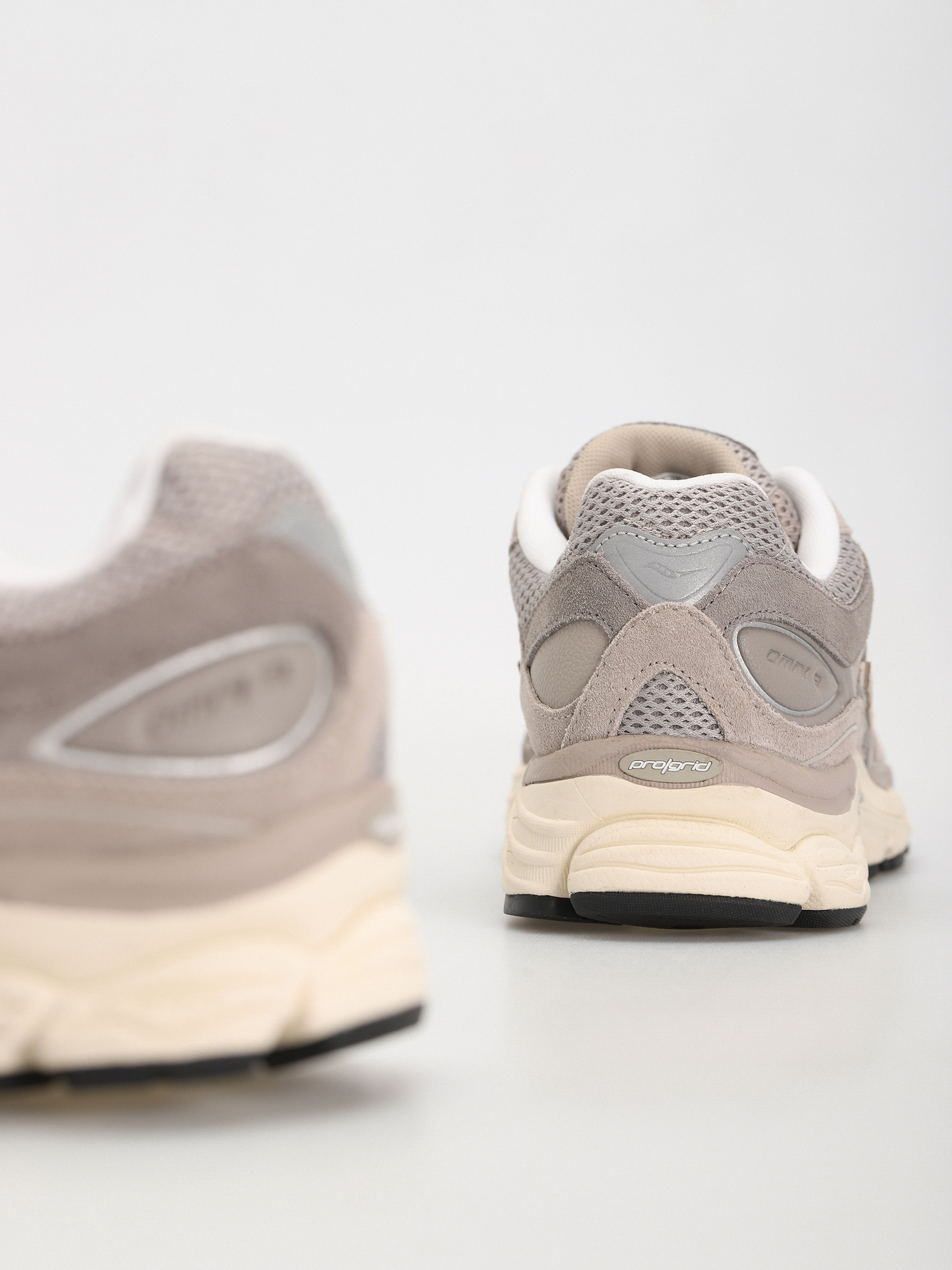 Обувки Saucony Progrid Omni 9 (grey)