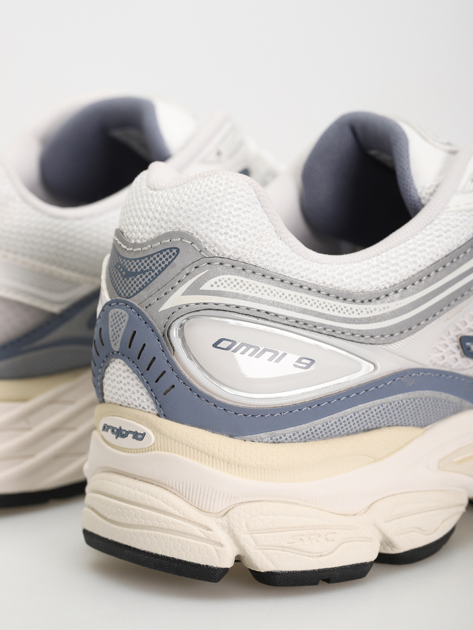 Обувки Saucony Progrid Omni 9 (ivory/blue)