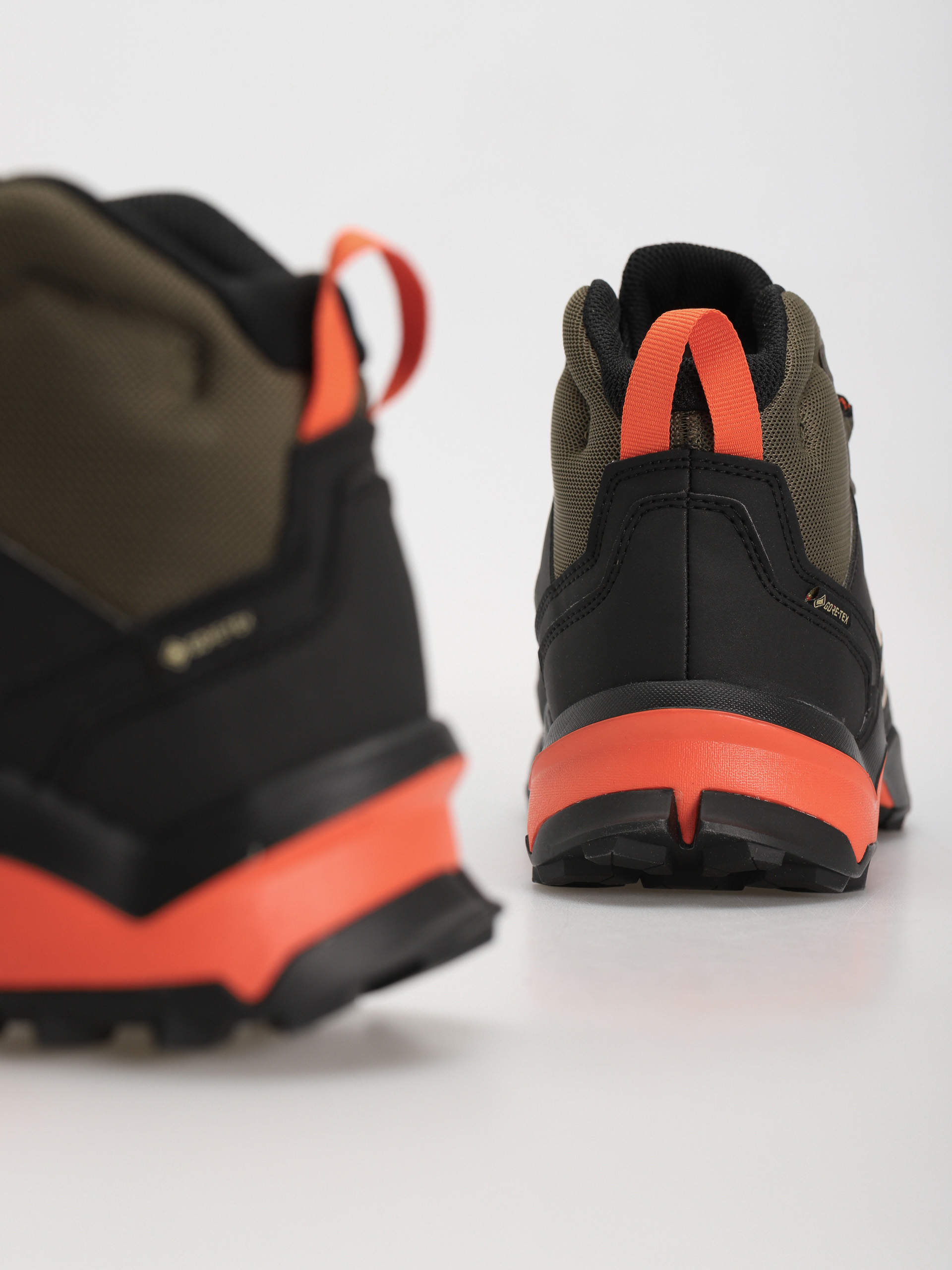 Обувки adidas Terrex Ax4 Mid Gtx (olistr/wonbei/cblack)