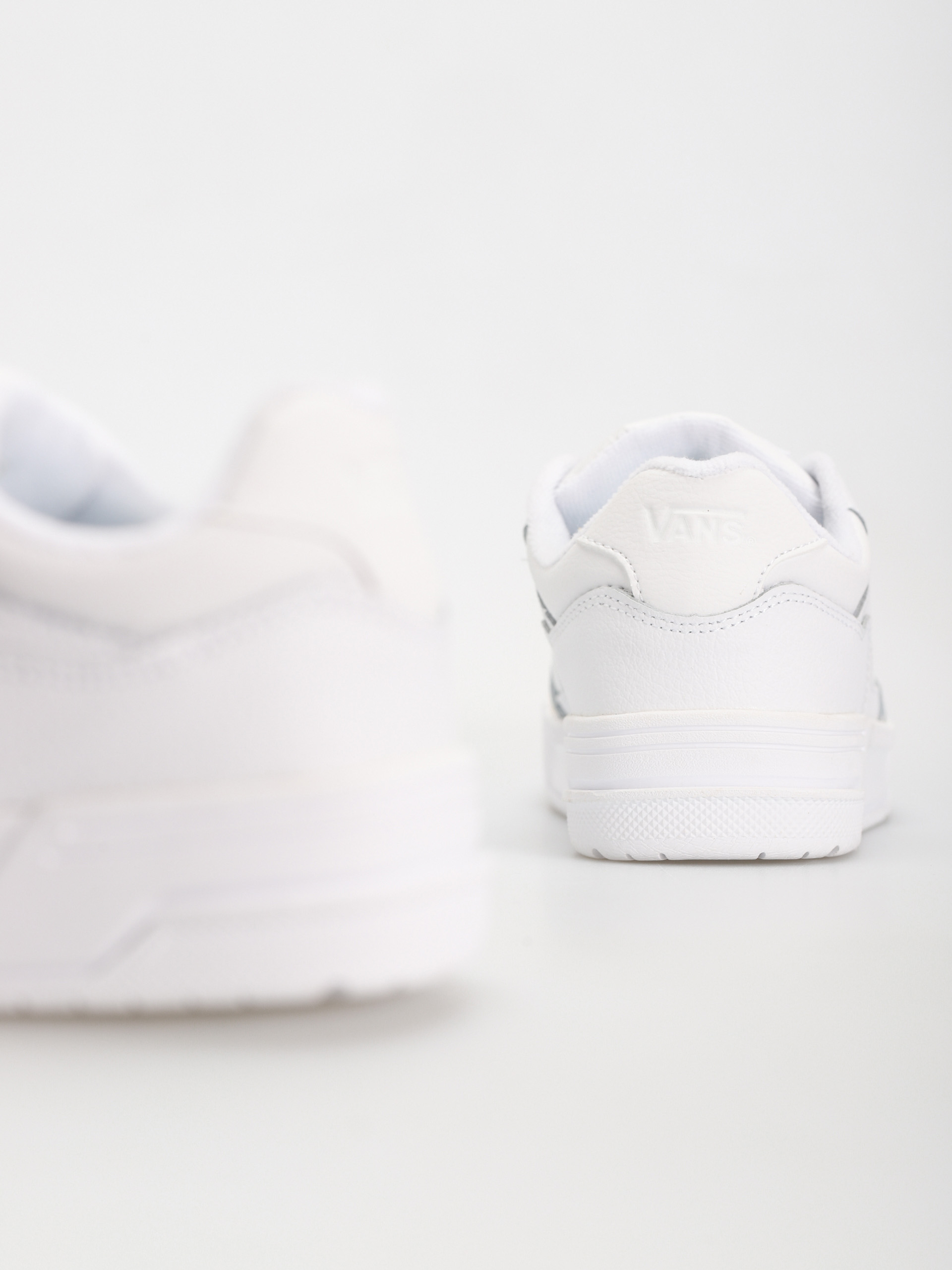 Обувки Vans Upland (white/white)