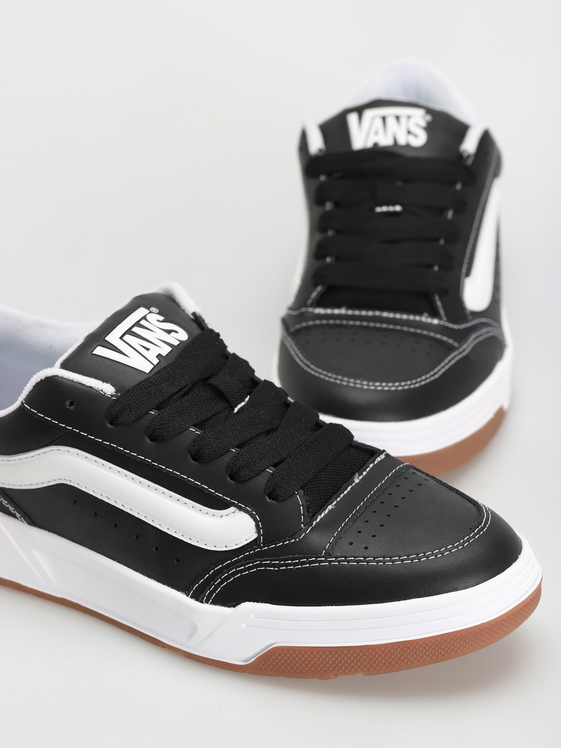 Обувки Vans Hylane (black/white/gum)
