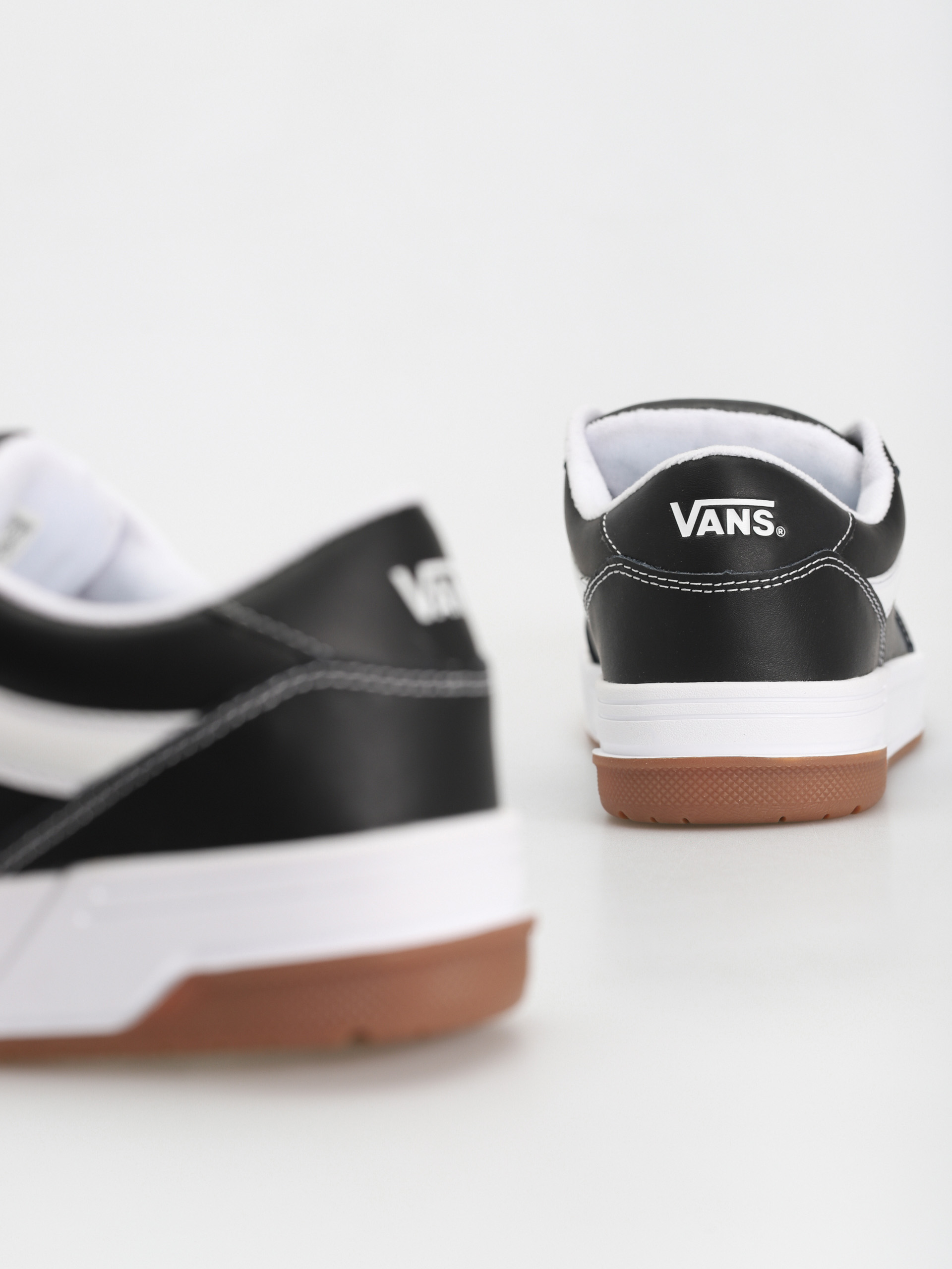 Обувки Vans Hylane (black/white/gum)