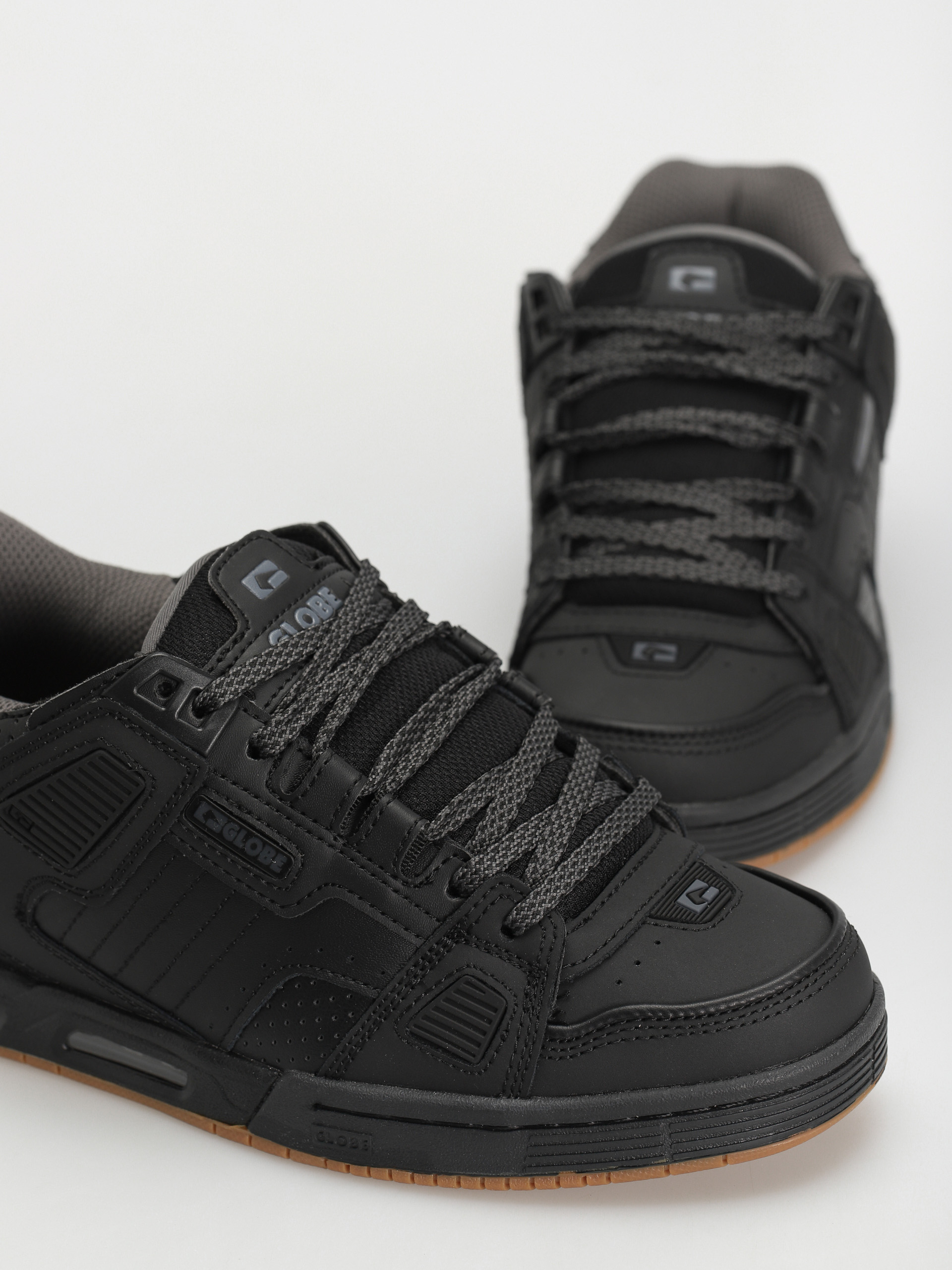 Обувки Globe Sabre (dark shadow/phantom)