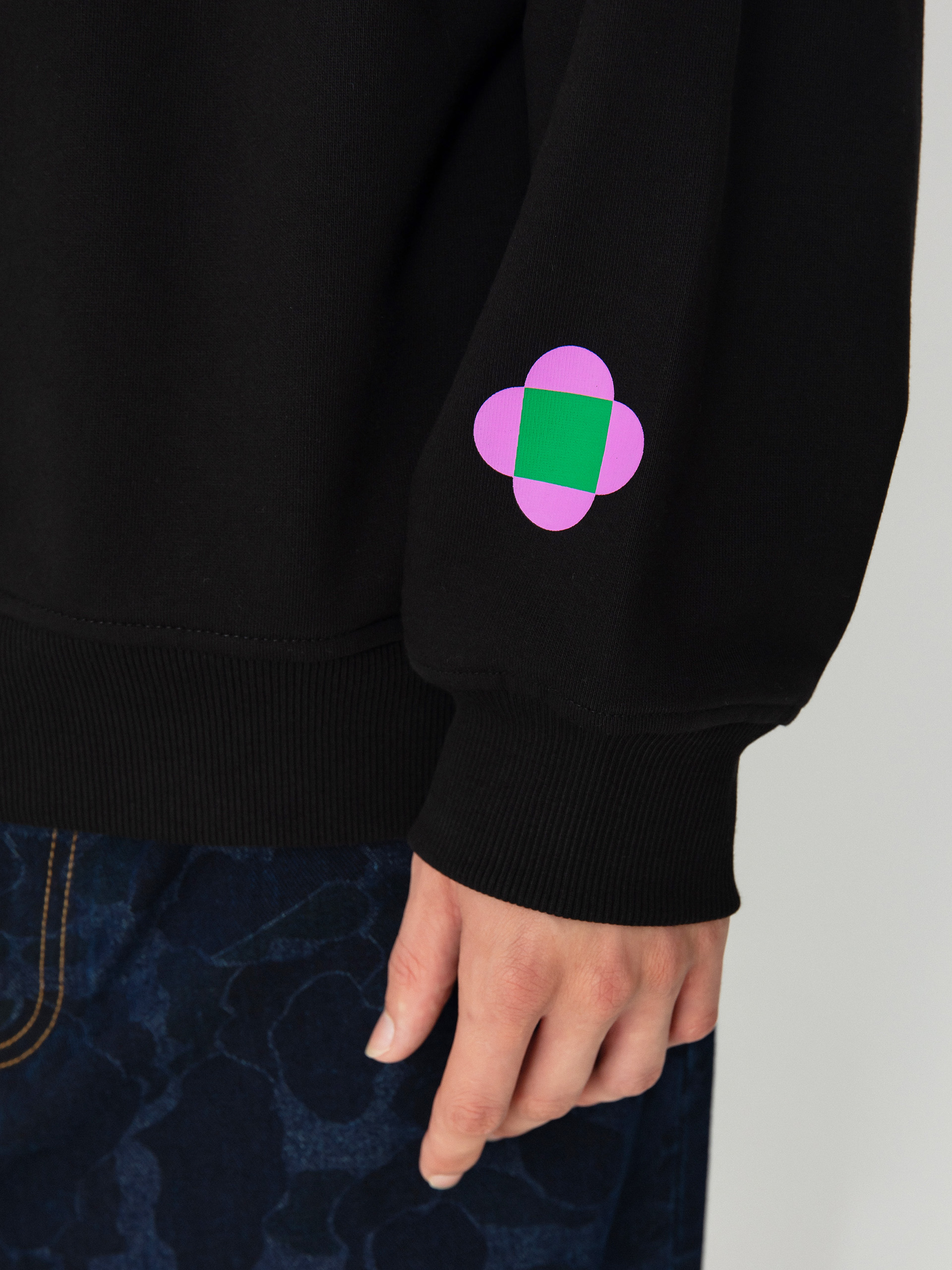 Суитшърт The North Face X Yinka Ilori Graphic (tnf black)