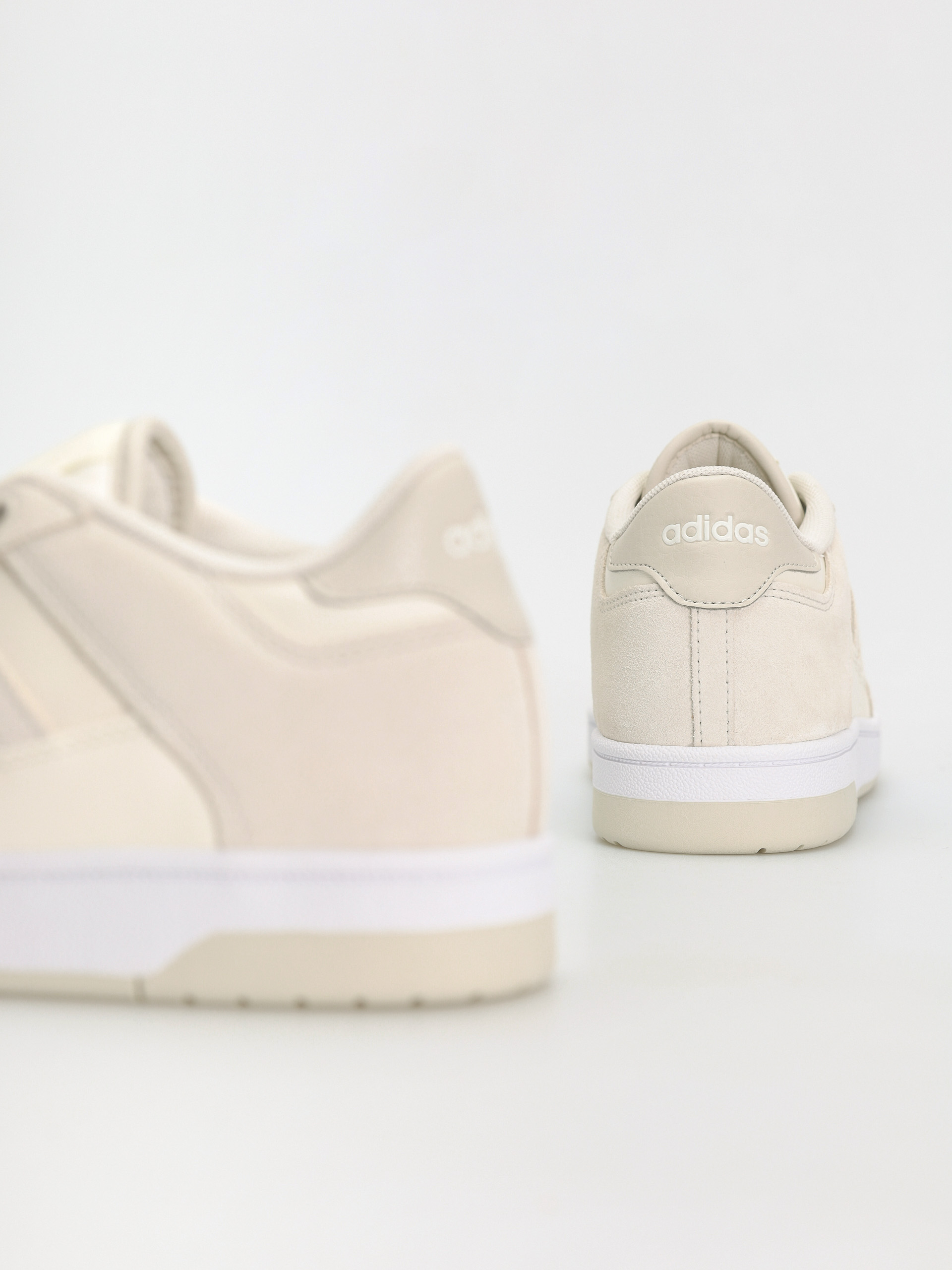 Обувки adidas Rapid Court Low (orbgry/clowhi/ftwwht)