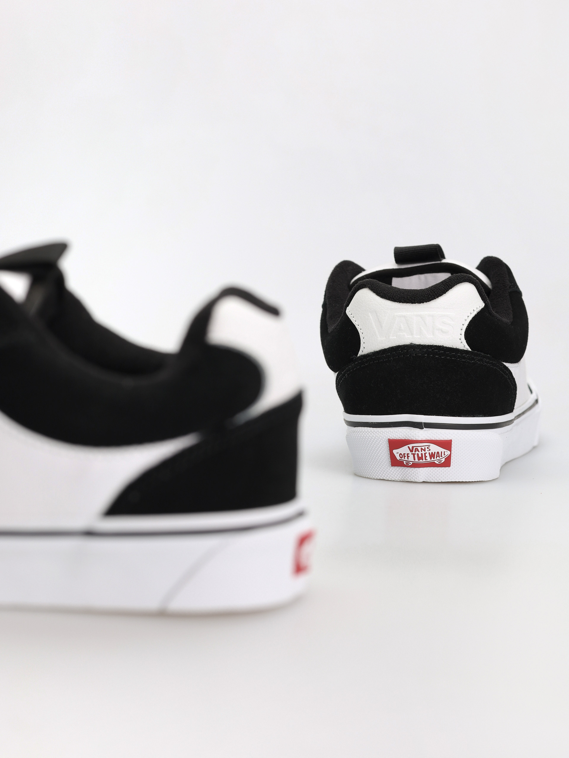 Обувки Vans Chukka Push (2-tone black/white)