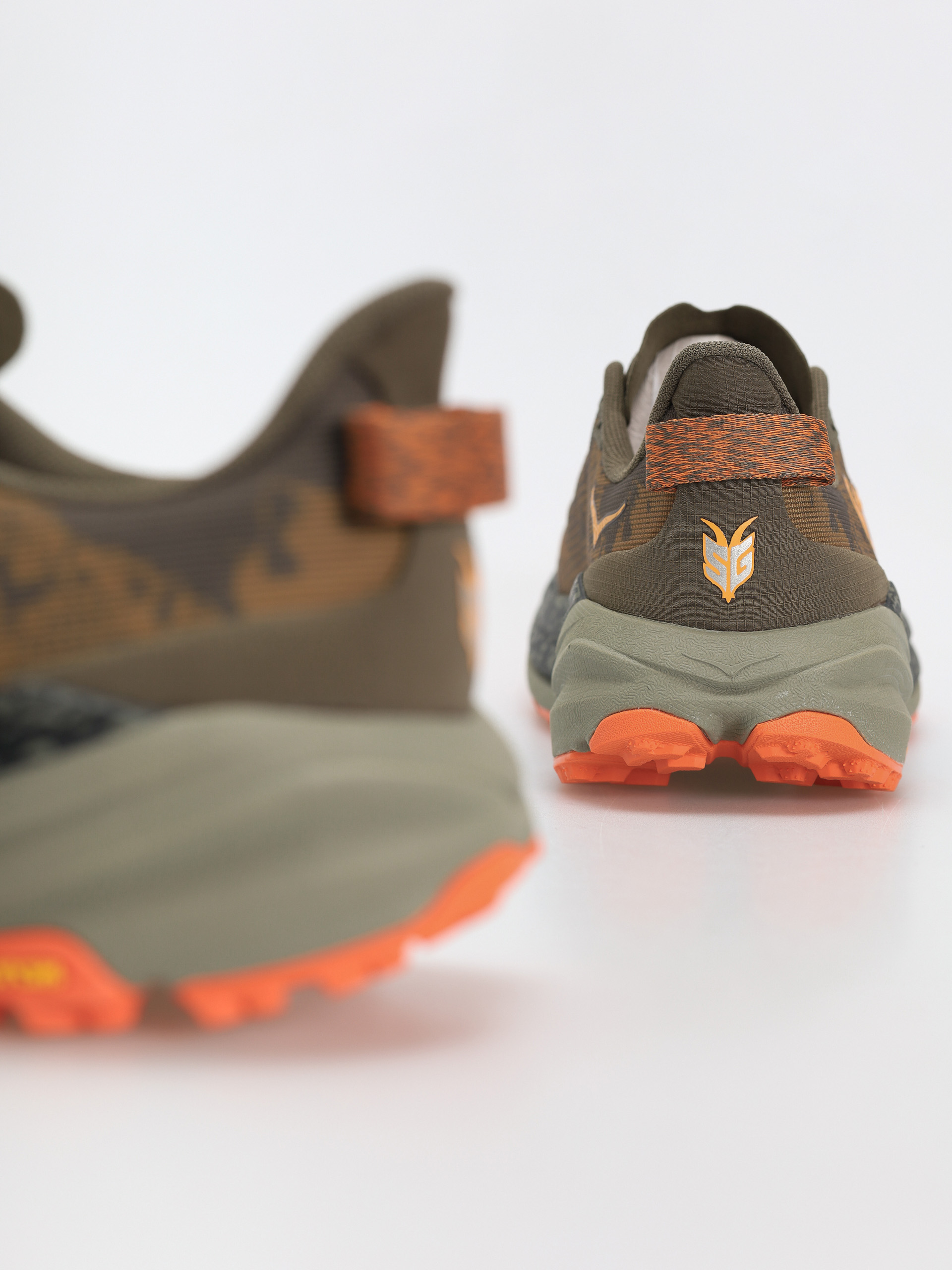 Обувки Hoka Speedgoat 6 (antique olive/squash)