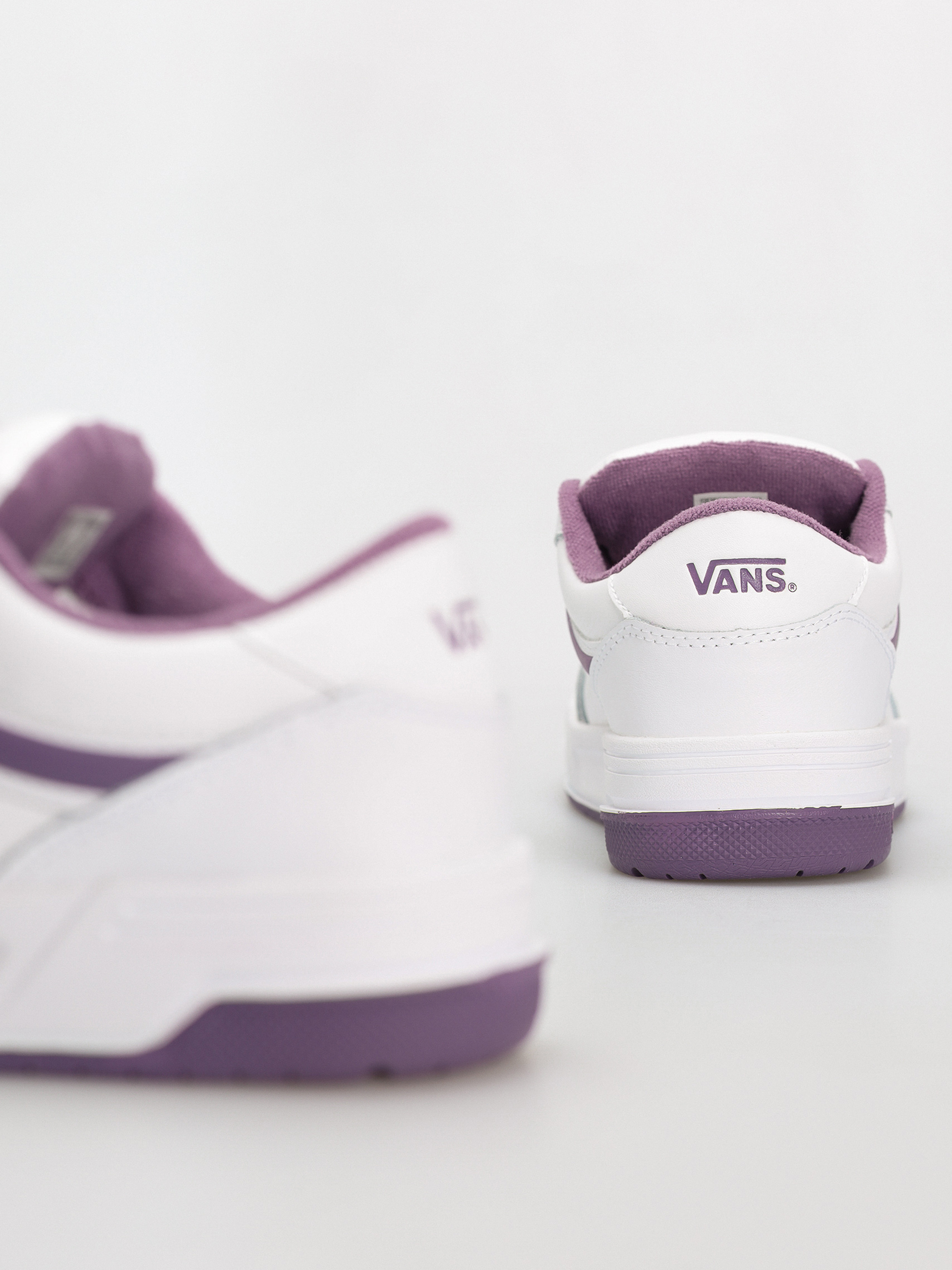 Обувки Vans Hylane (pop purple)