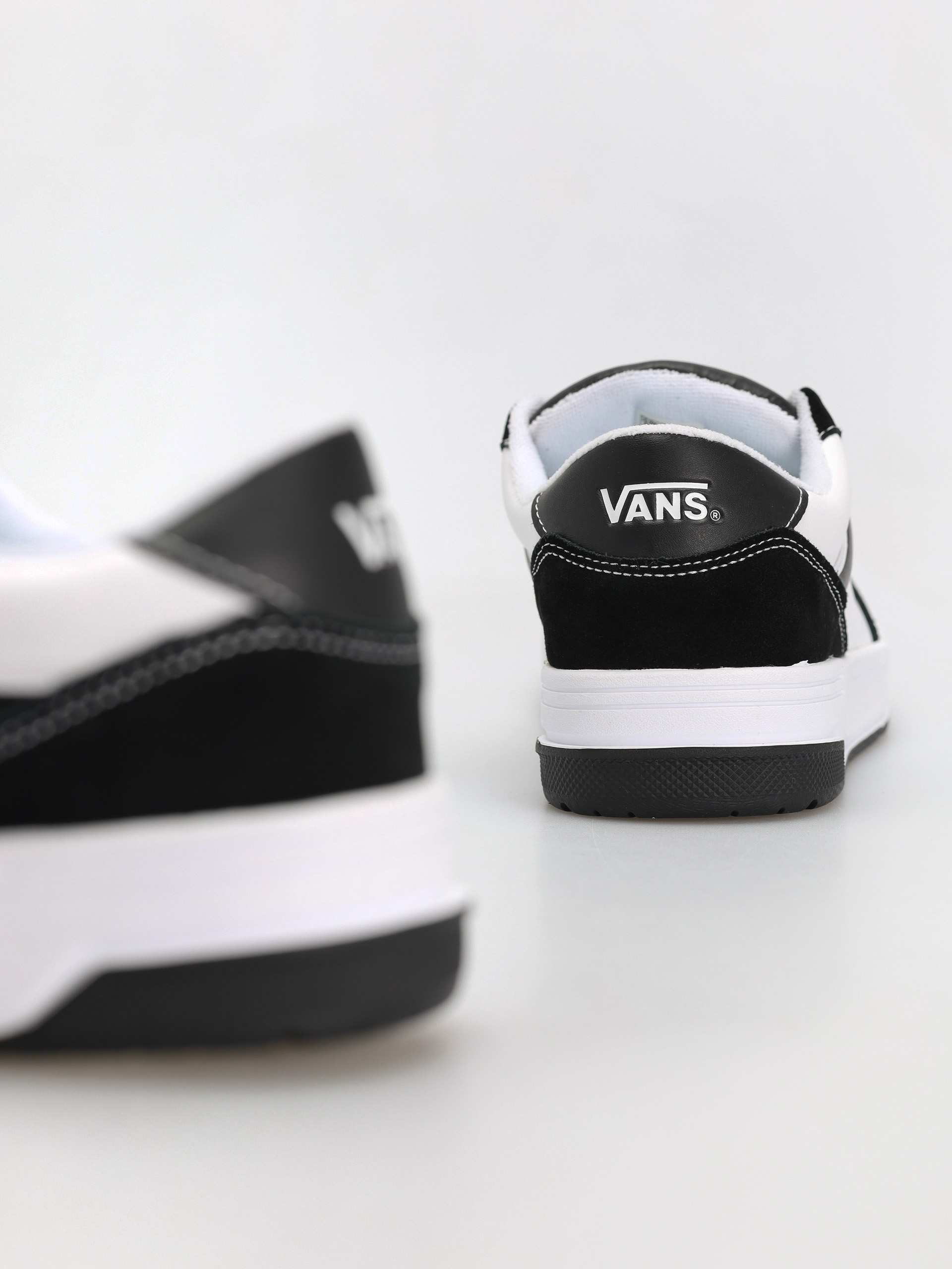 Обувки Vans Hylane (black/white)