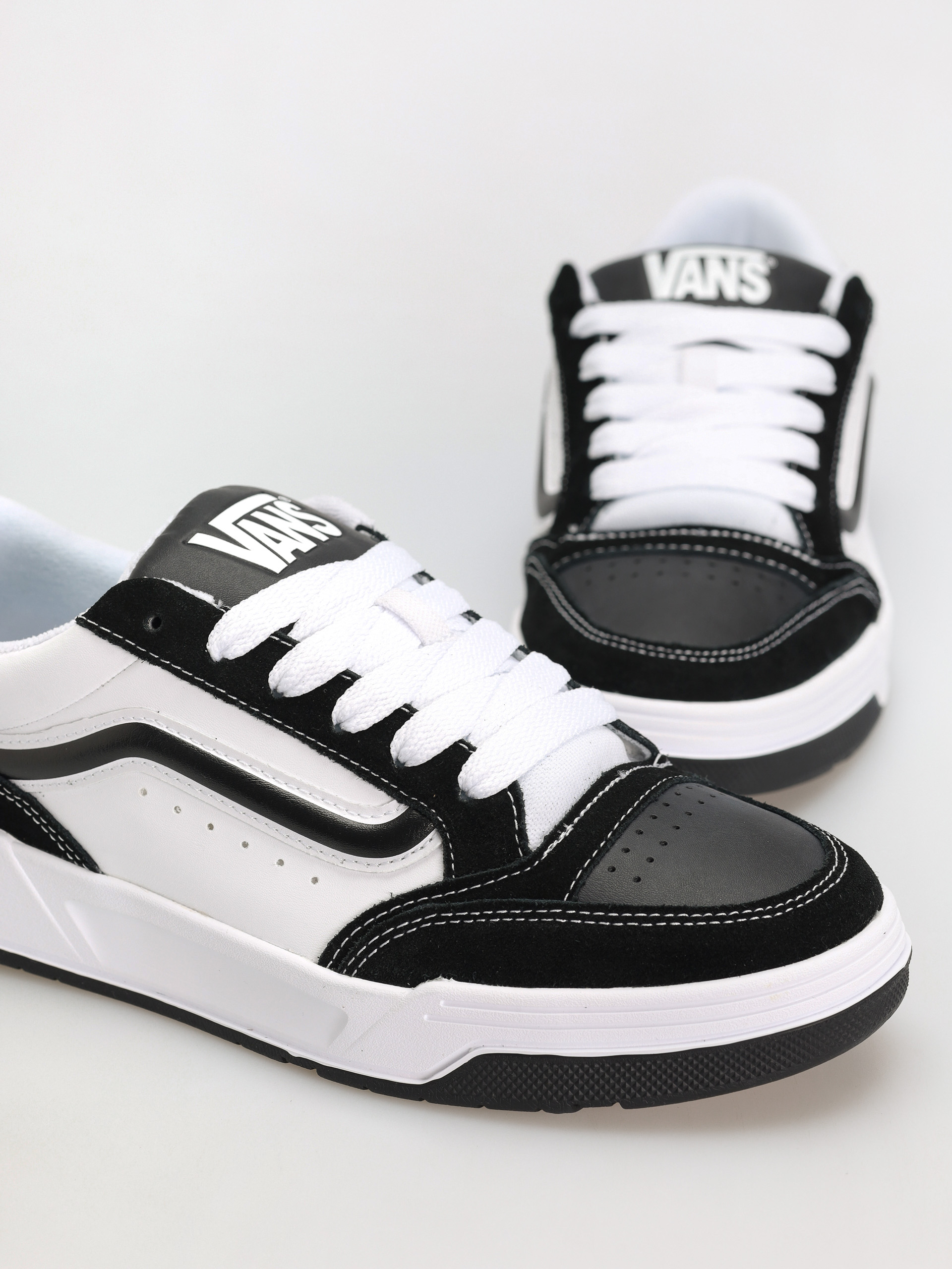 Обувки Vans Hylane (black/white)