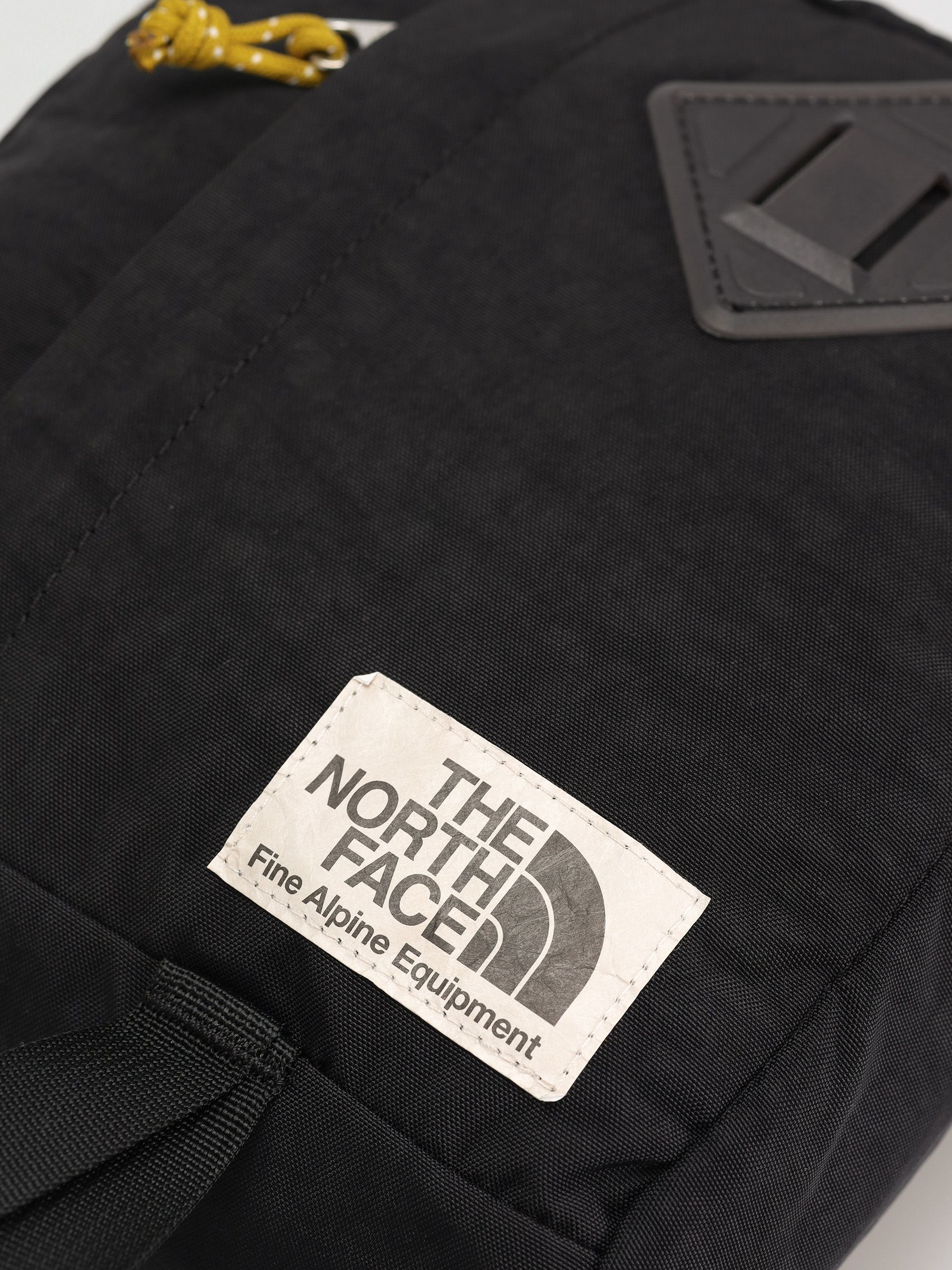Чанта The North Face Berkeley Crossbody (tnf black/mineral gold/)
