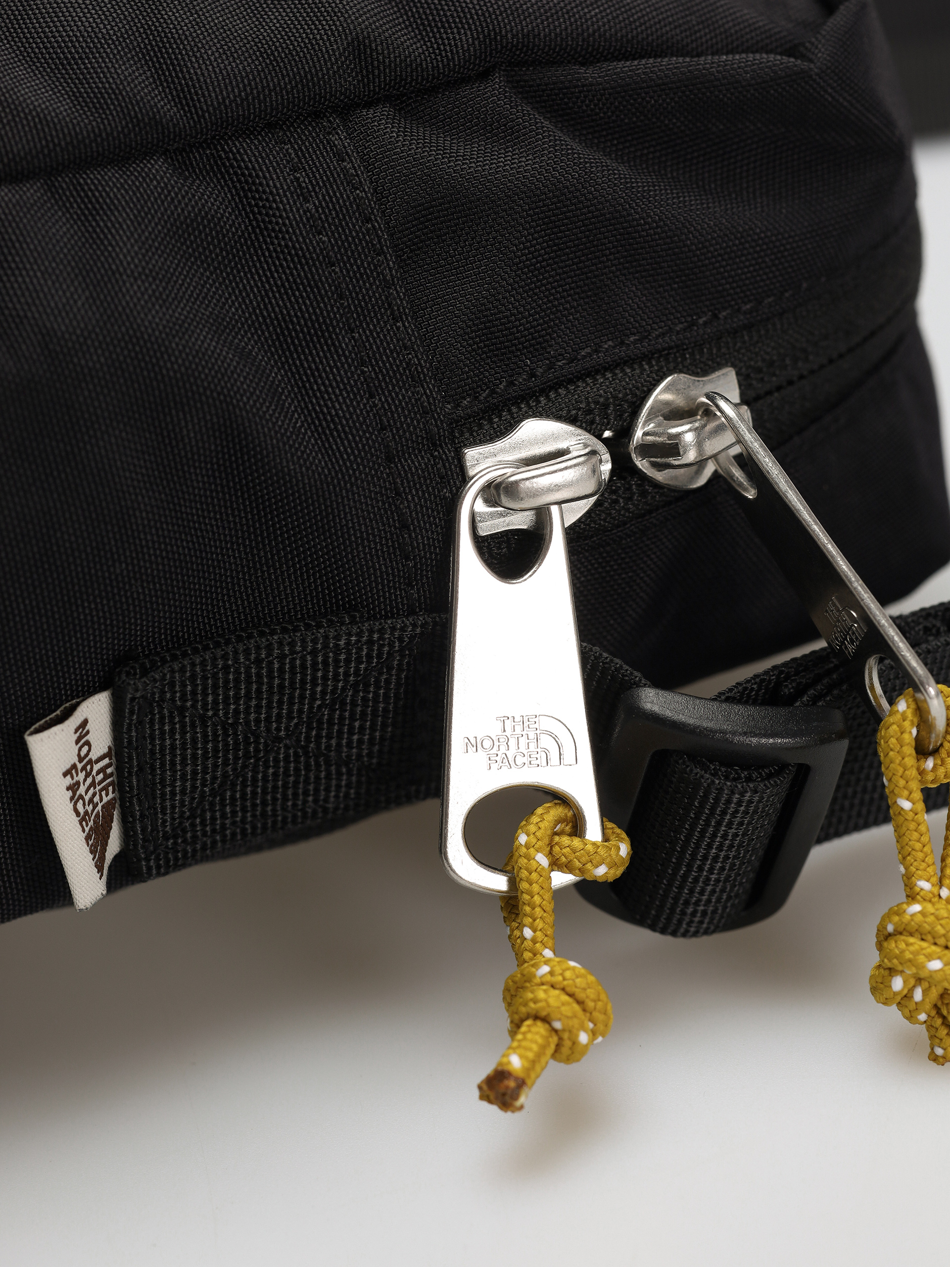 Чанта The North Face Berkeley Crossbody (tnf black/mineral gold/)
