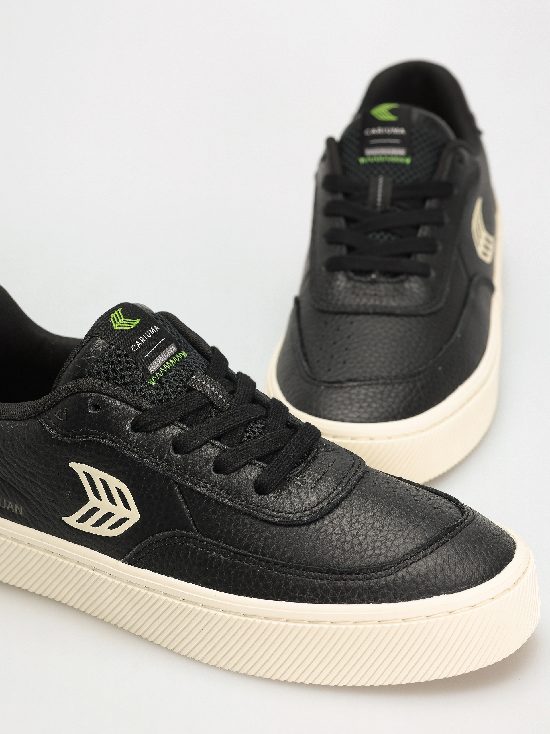 Обувки Cariuma Luan Pro (black/ivory)